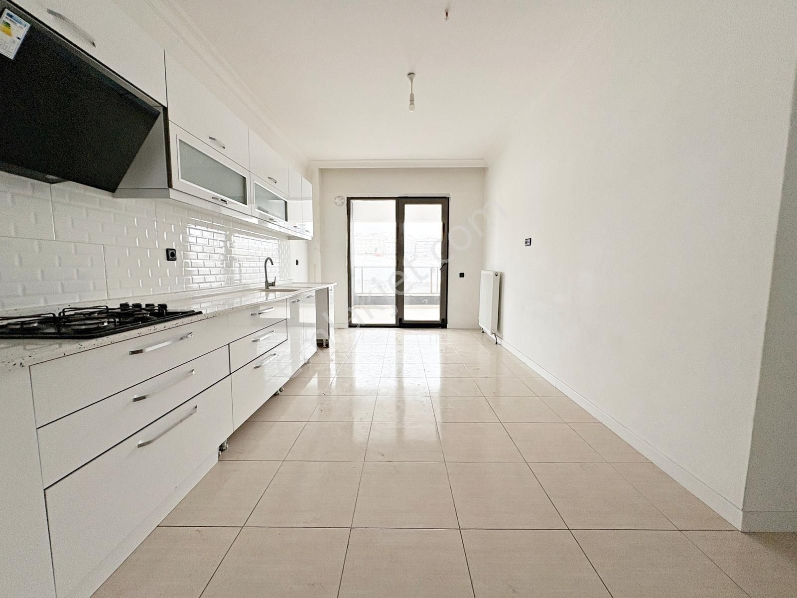 4+1 7.kat Bulvar Paraleli Geniş Oturum Manzaralı Site Dairesi - Görsel 3