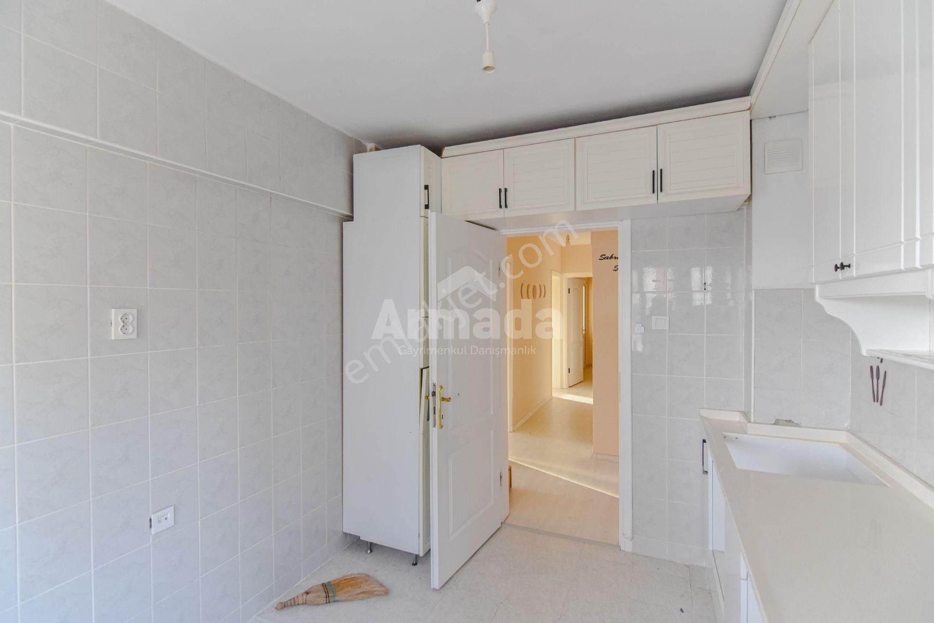 Kuşadası Ata Mahallesinin Nezih Sitesinde 3+1 Satılık Daire - Görsel 15
