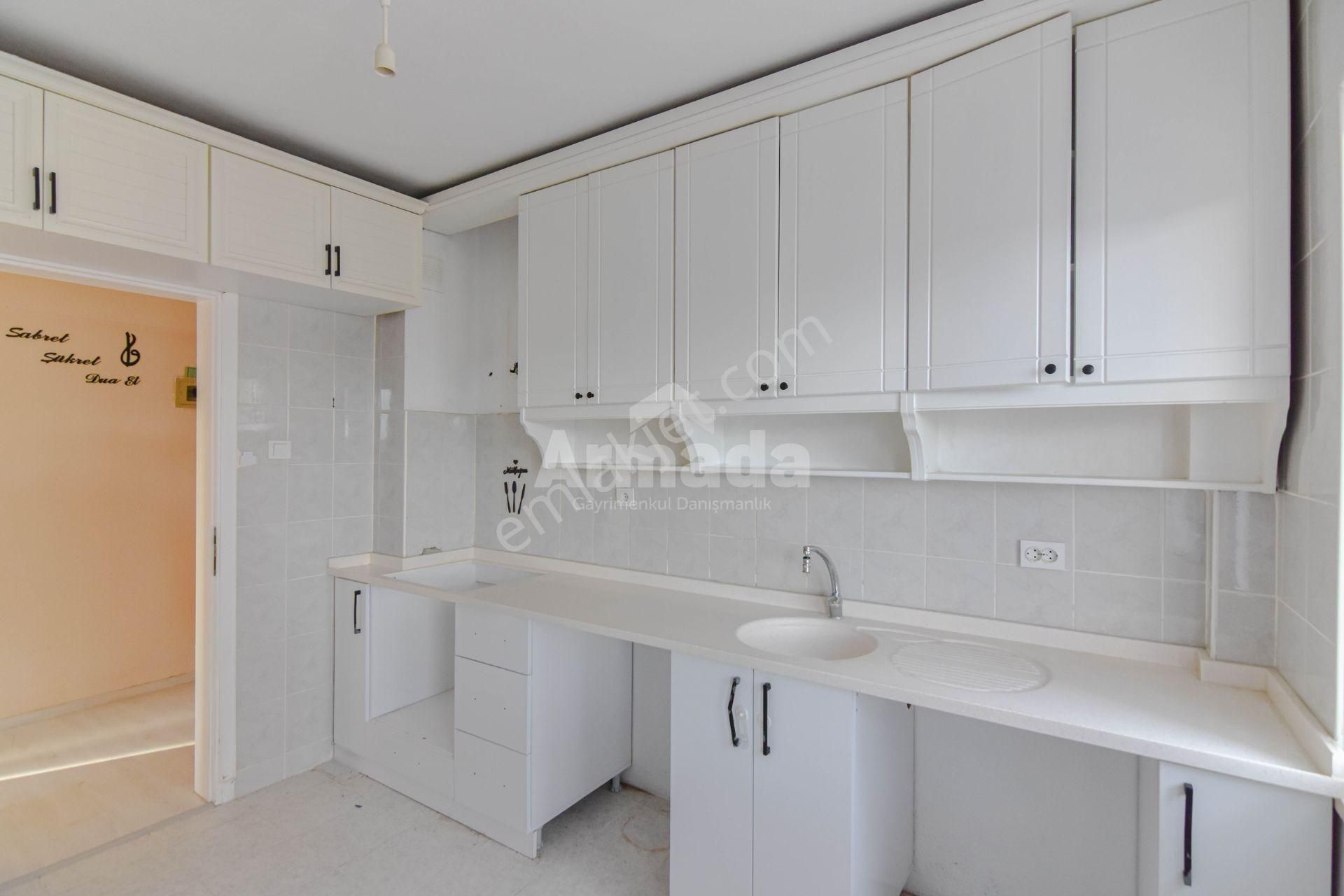 Kuşadası Ata Mahallesinin Nezih Sitesinde 3+1 Satılık Daire - Görsel 14