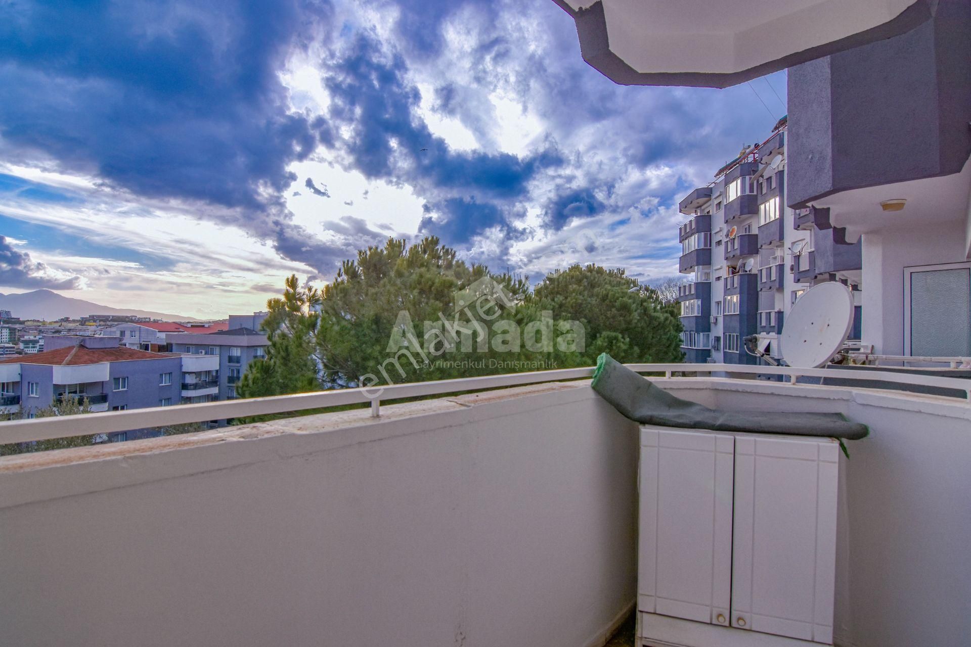 Kuşadası Ata Mahallesinin Nezih Sitesinde 3+1 Satılık Daire - Görsel 25