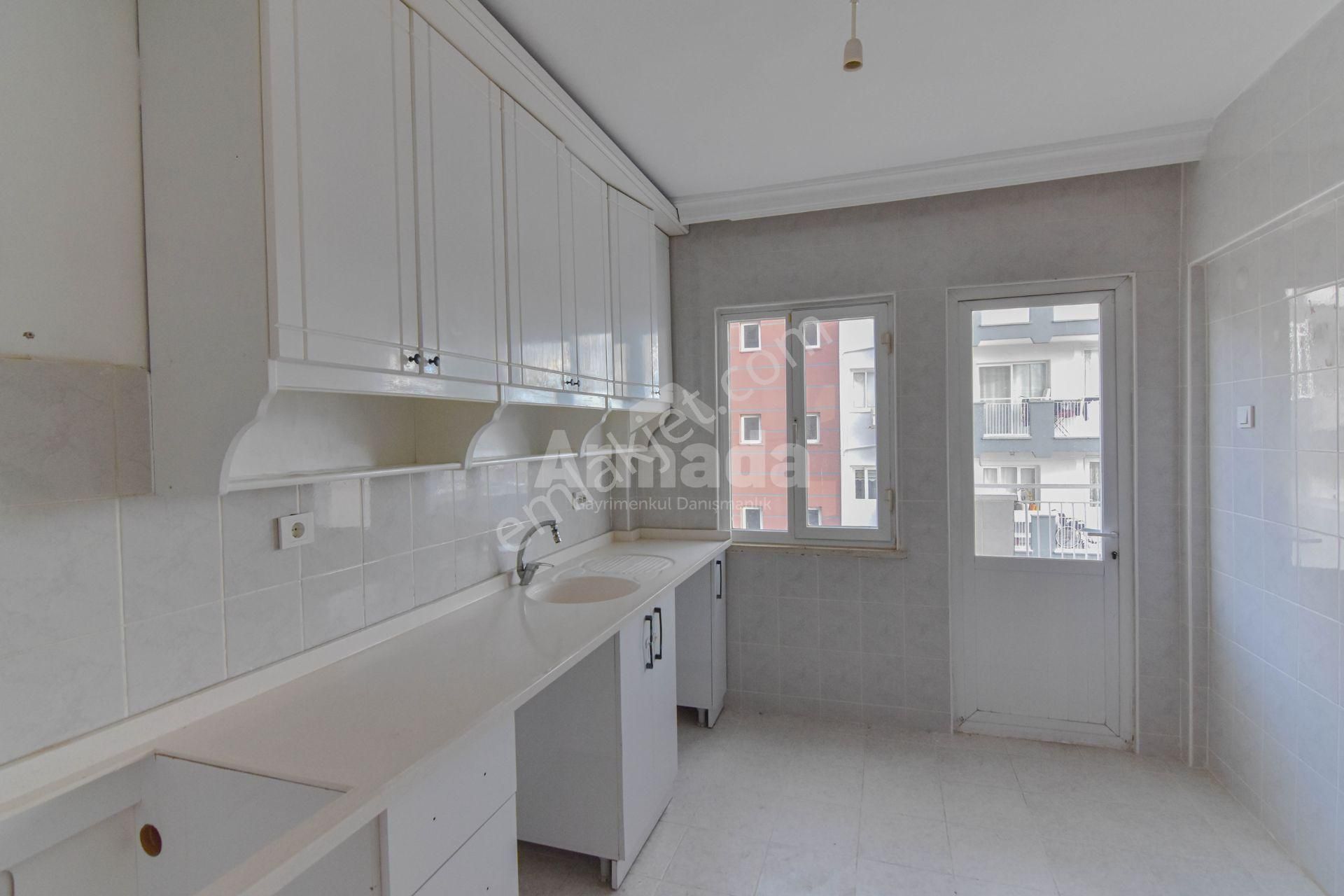 Kuşadası Ata Mahallesinin Nezih Sitesinde 3+1 Satılık Daire - Görsel 13