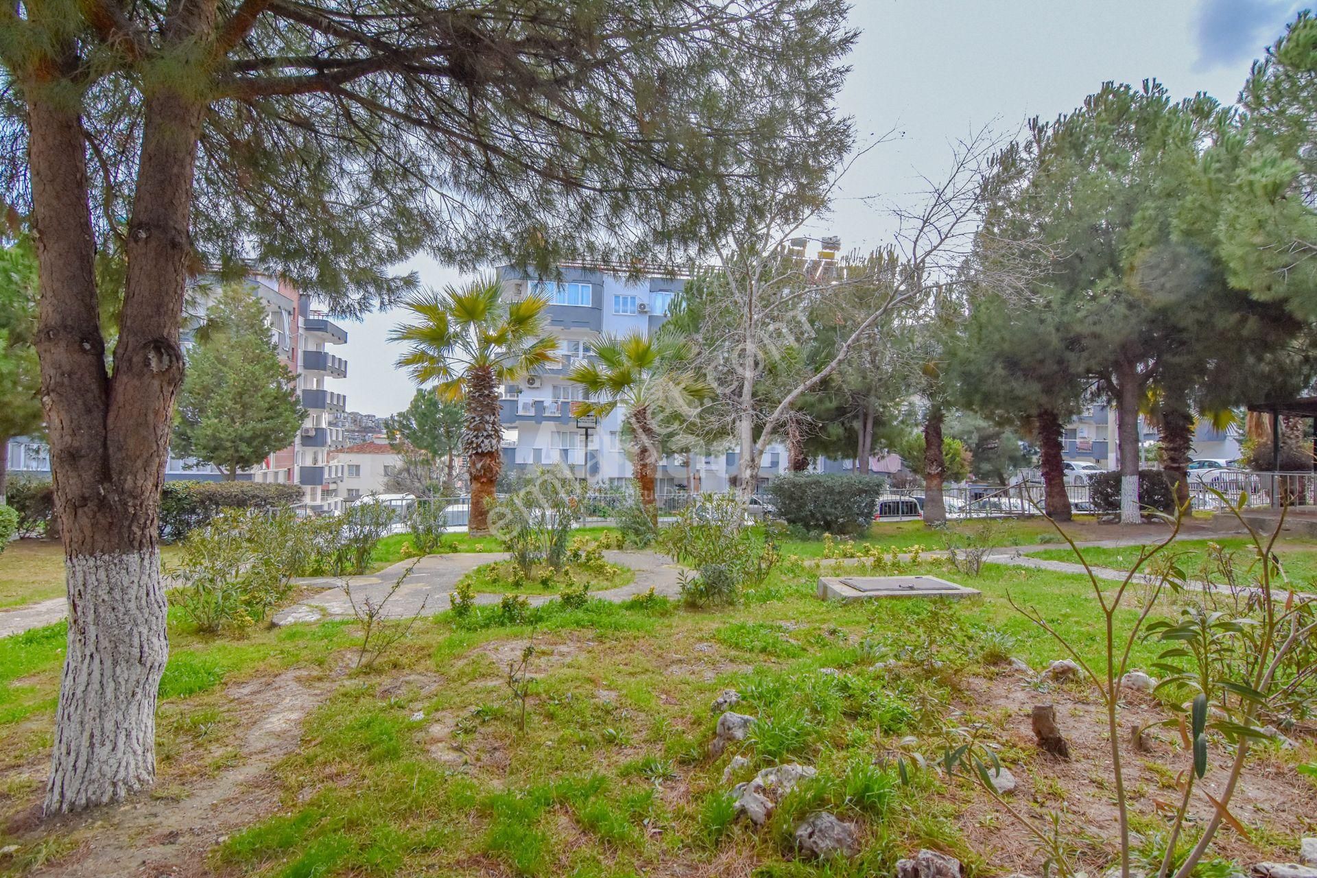 Kuşadası Ata Mahallesinin Nezih Sitesinde 3+1 Satılık Daire - Görsel 34