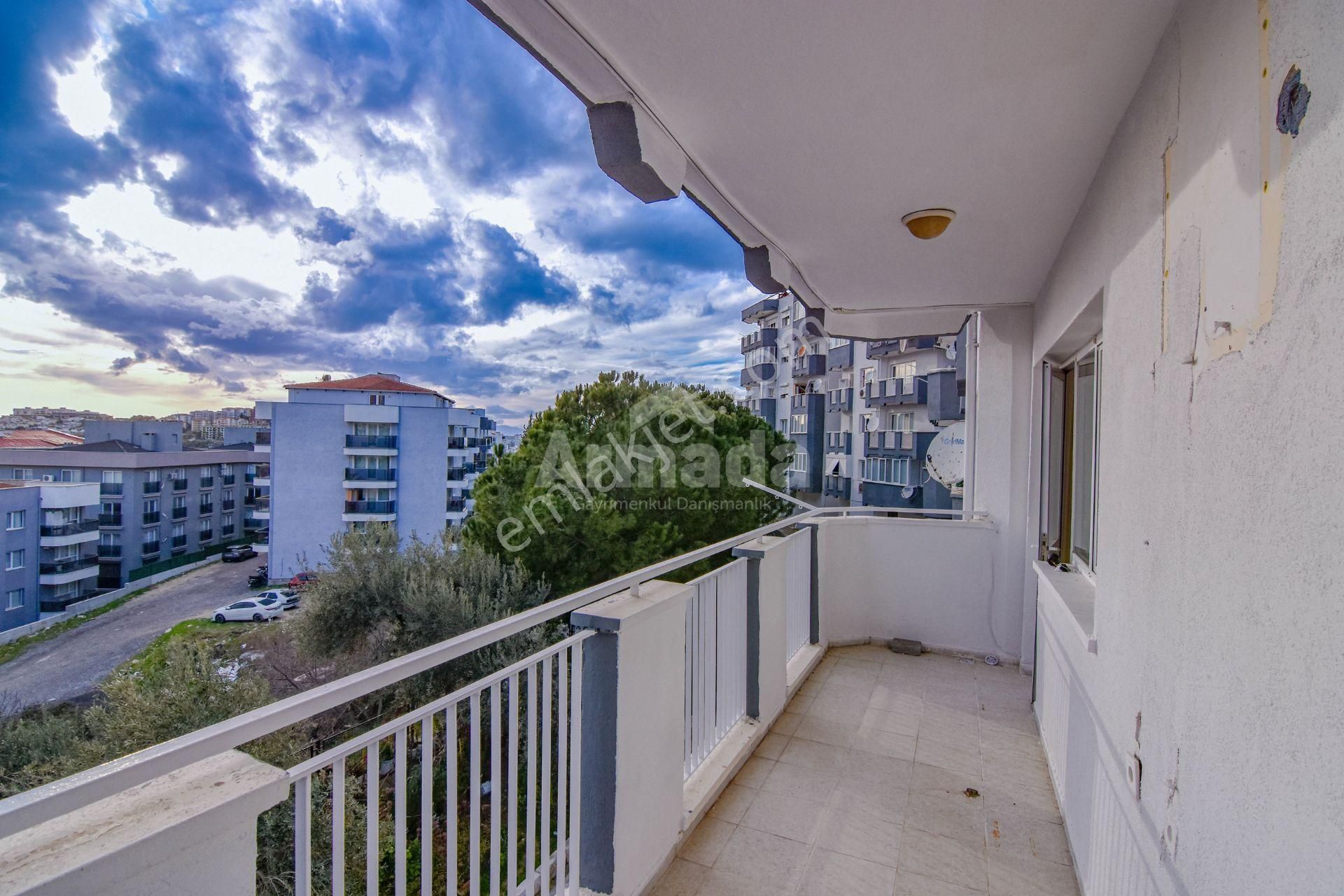 Kuşadası Ata Mahallesinin Nezih Sitesinde 3+1 Satılık Daire - Görsel 12