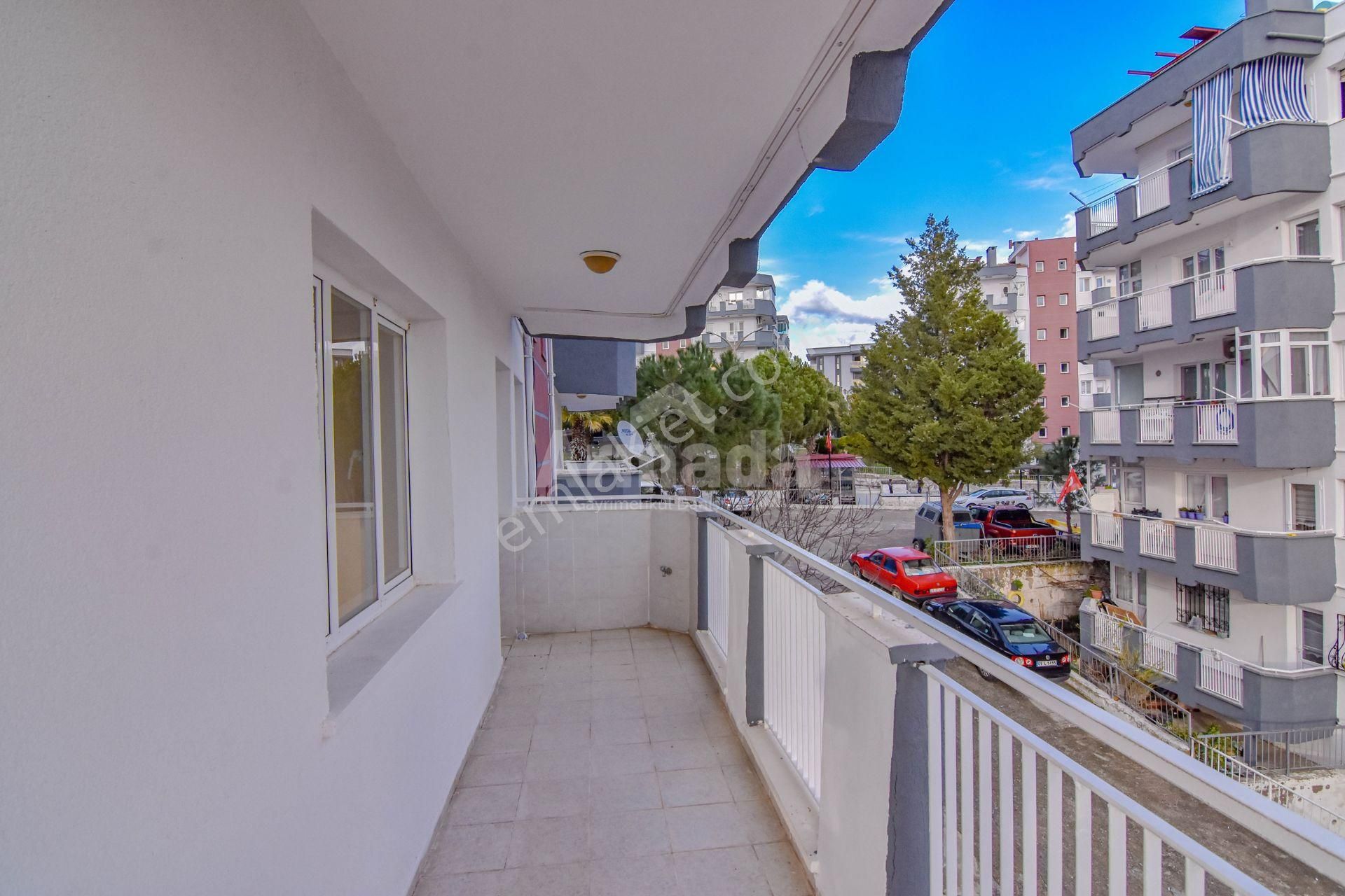 Kuşadası Ata Mahallesinin Nezih Sitesinde 3+1 Satılık Daire - Görsel 9