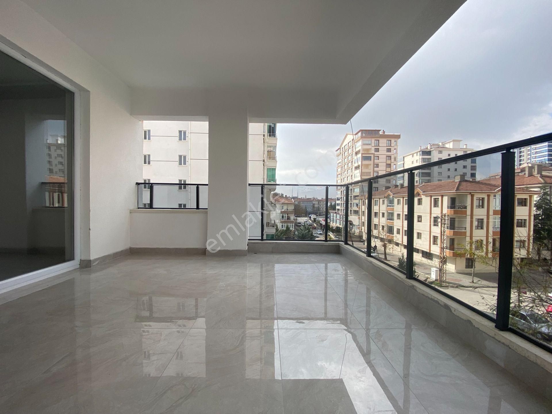 Nasip'ten Site İçersinde Teras Balkonlu Çift Banyolu 4+1 Daire - Görsel 8