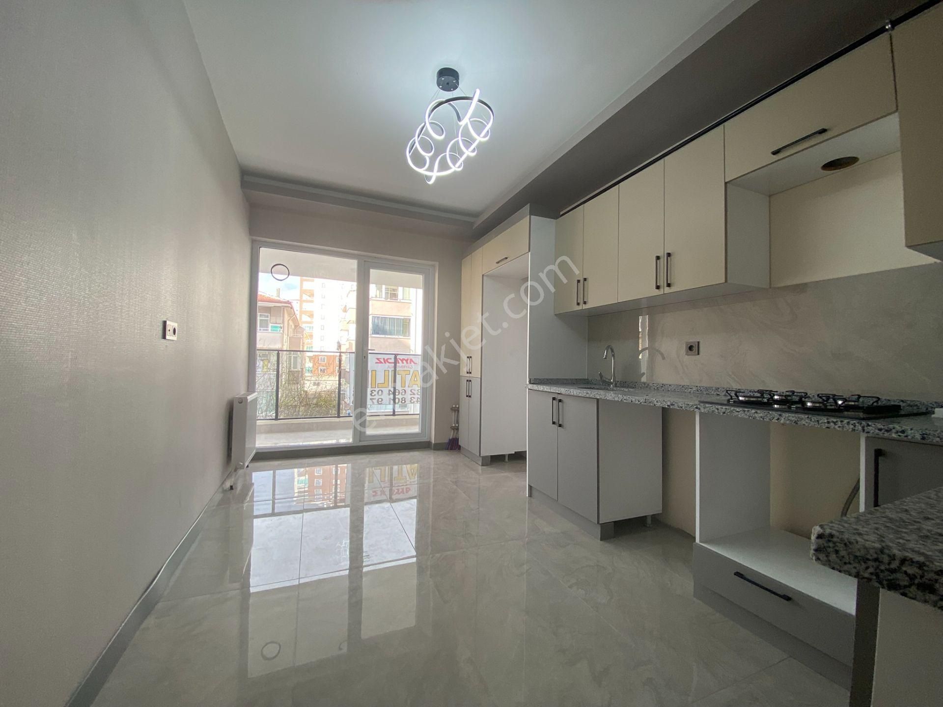 Nasip'ten Site İçersinde Teras Balkonlu Çift Banyolu 4+1 Daire - Görsel 10