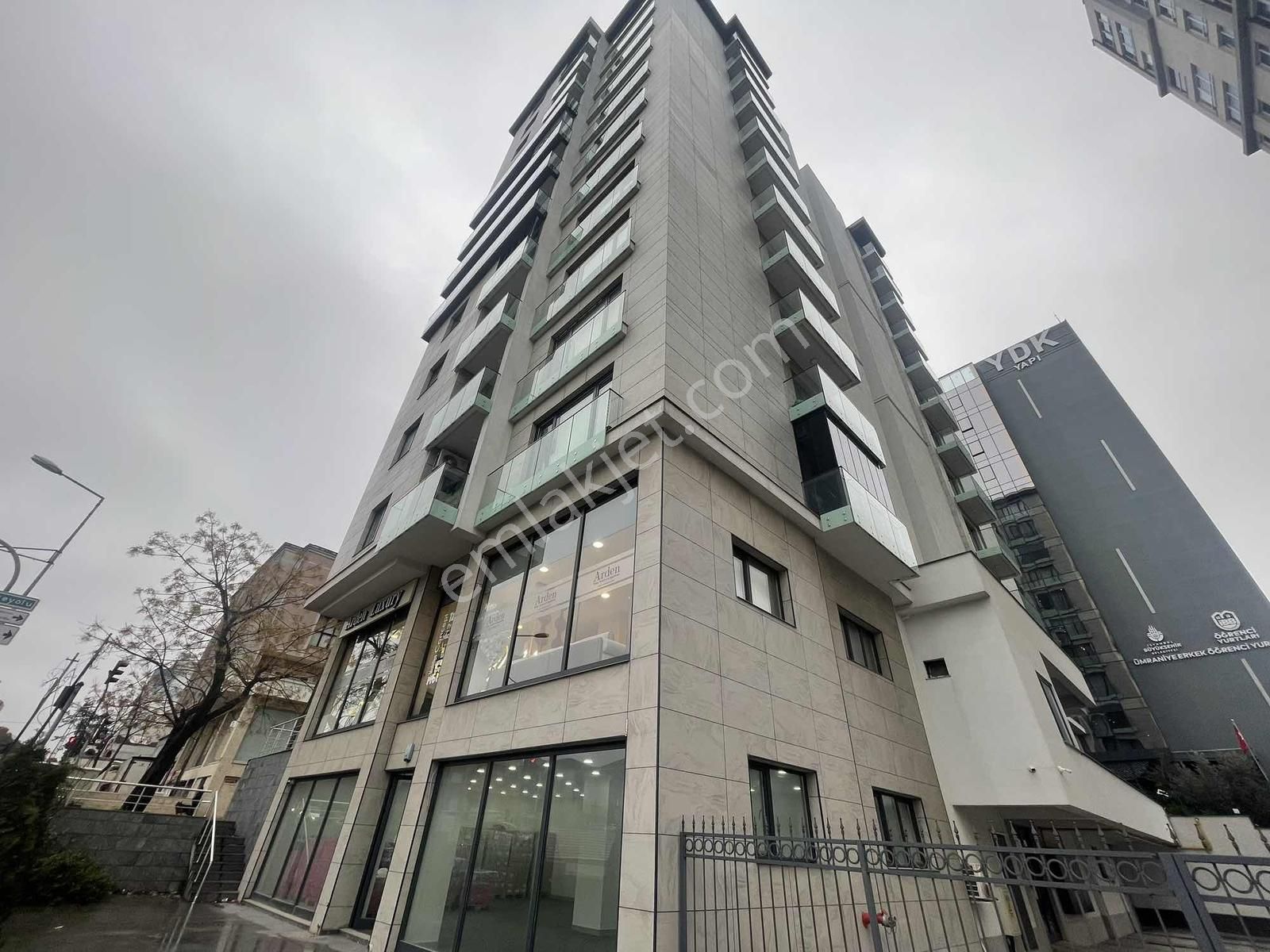 Şerifalide Yeni Binada Cadde Üzeri Düz Giriş Otoparklı Dükkan