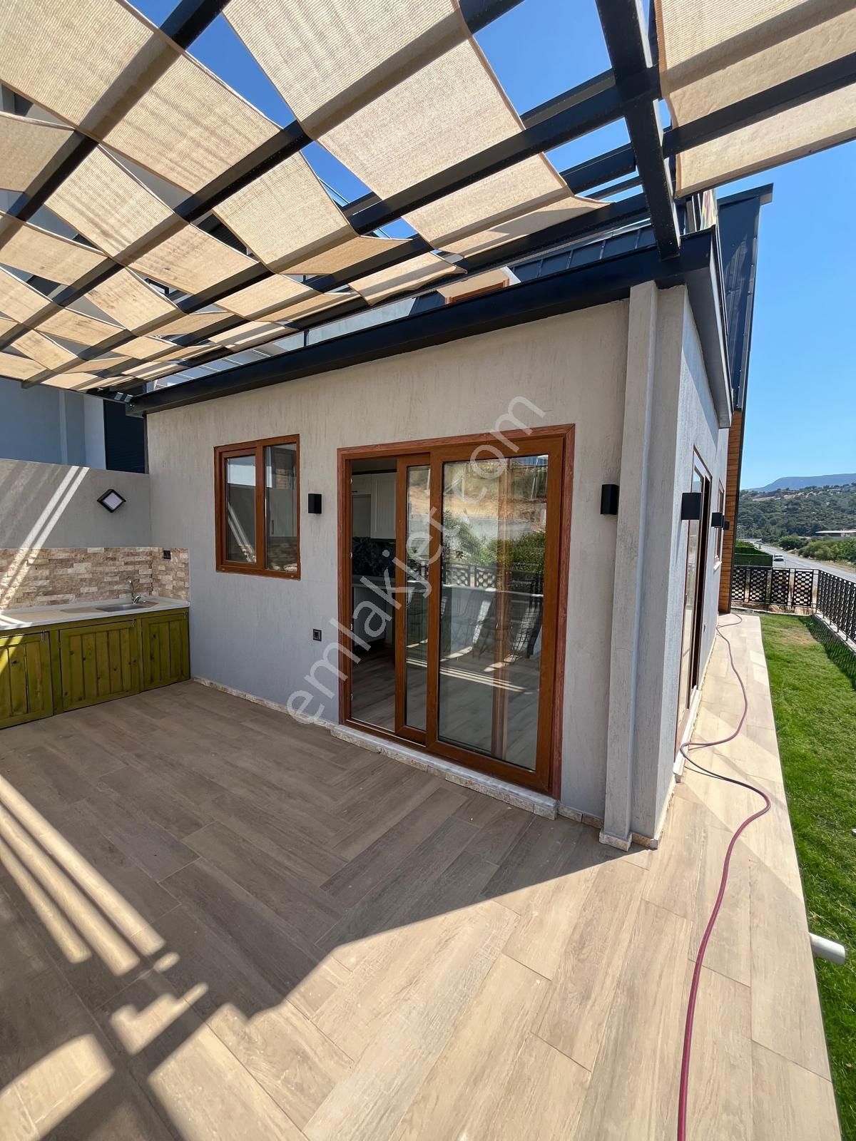 İzmir Menderes Gümüldür’de Satılık 2+1 Prefabrik Yazlık