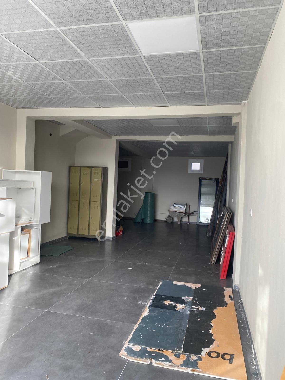 İzmir Çiğli Efesus Outlet Karşısı Tadilatlı 70 M2 Kiralık Dükkan - Görsel 3