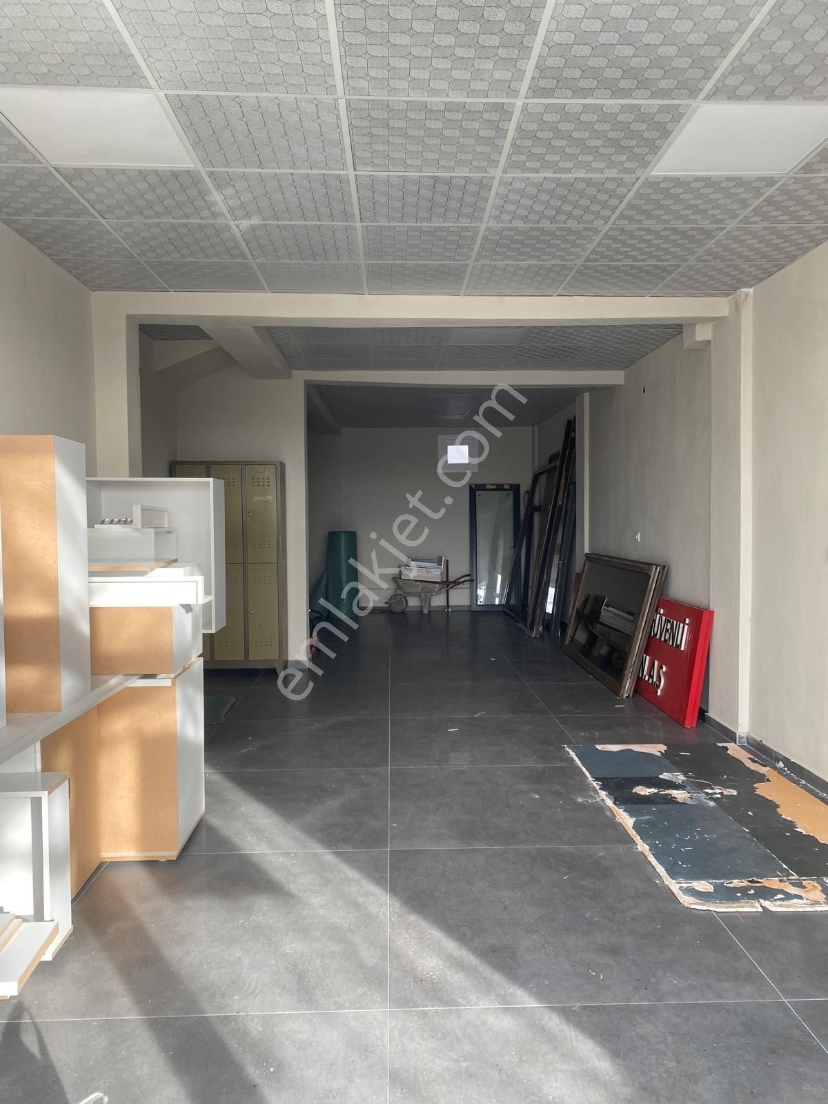 İzmir Çiğli Efesus Outlet Karşısı Tadilatlı 70 M2 Kiralık Dükkan - Görsel 2