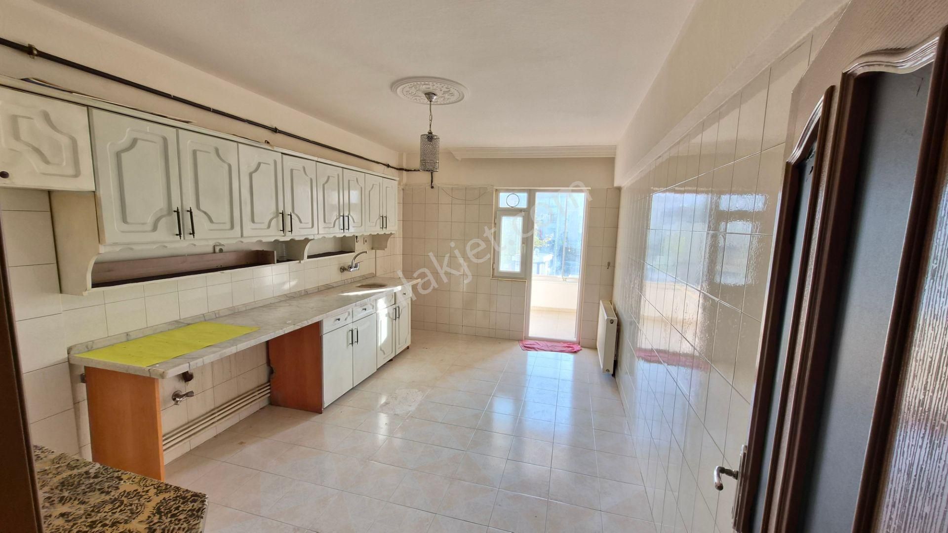 Tuzluçayırda 2 . Katta Cadde Üzerinde 3+1 125 Metre Satılık Daire - Görsel 5