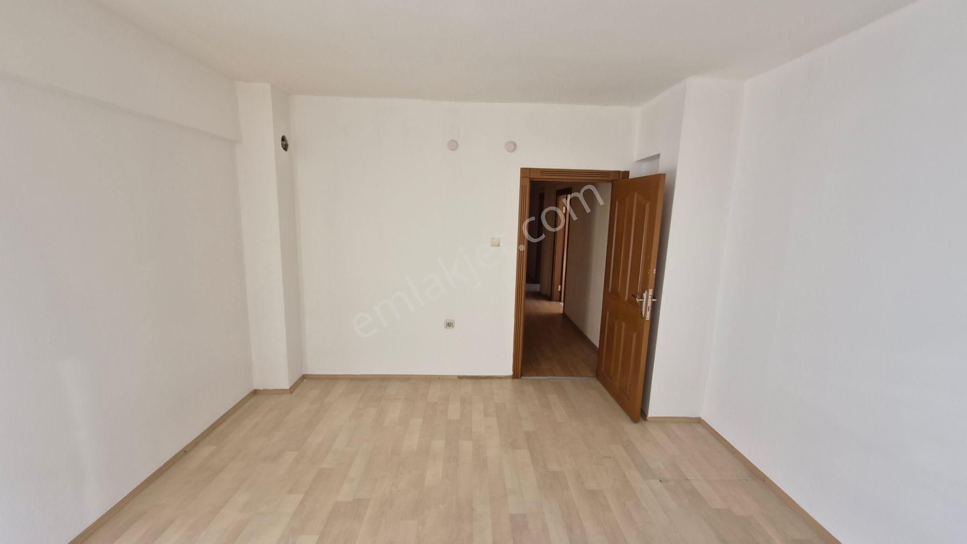 Tuzluçayırda 2 . Katta Cadde Üzerinde 3+1 125 Metre Satılık Daire - Görsel 11