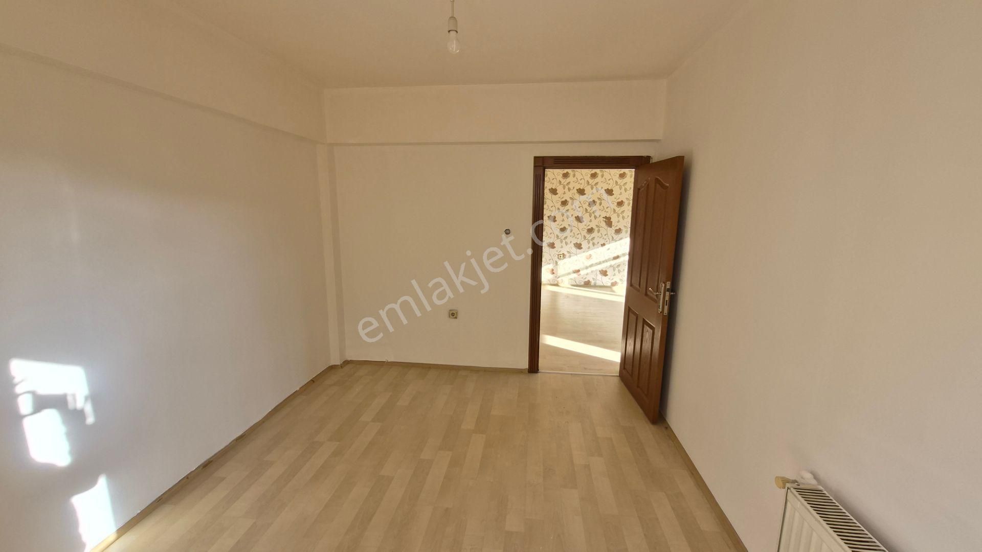 Tuzluçayırda 2 . Katta Cadde Üzerinde 3+1 125 Metre Satılık Daire - Görsel 14