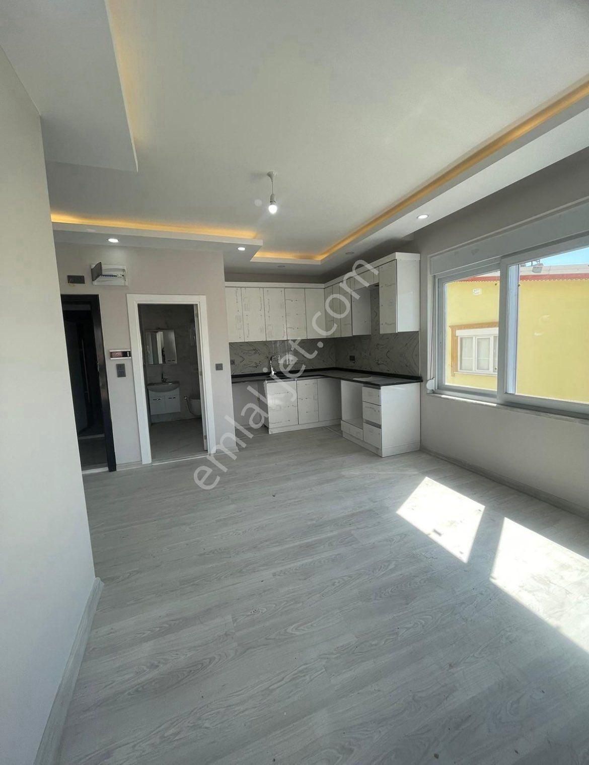 Denize Yakın Geniş 1+1 Satılık Daire