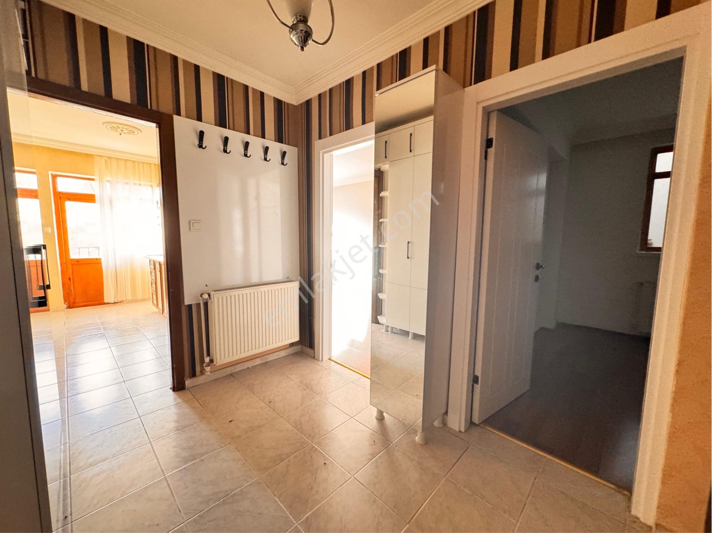 Tekin Emlaktan Kat Konumlu Esertepe Merkezde Mantolamalı Bağımsız Salon 3+1 Satılık Fırsat !!!