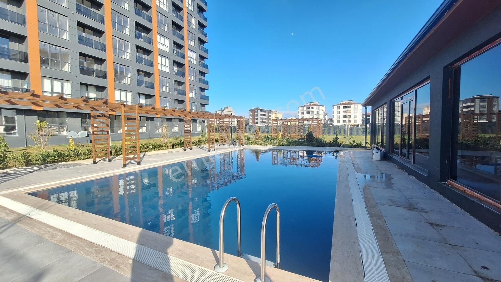 Redstone'den Armonıa Resıdenza'da Ön Cephe Satılık 1+1 Daire