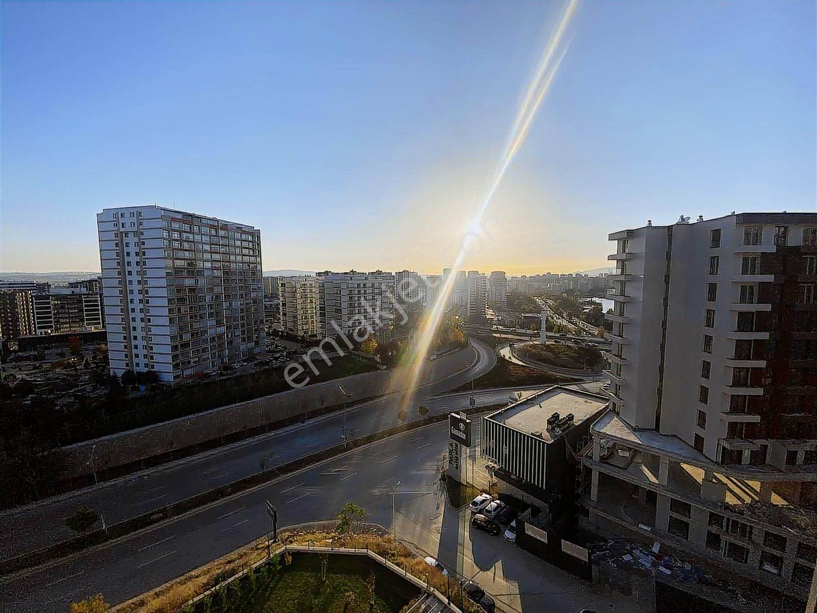 Cumhuriyet Mah. Panoramik Göl Manzaralı 4+1 Satılık Daire