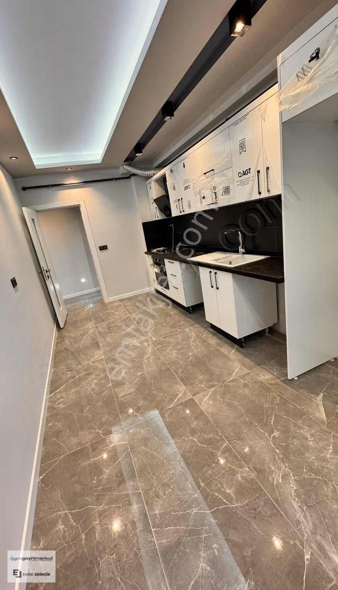 [egm Gayrimenkul] Çamlıca'da İyi Konumda Lüks 3+1 Özel Garajlı - Görsel 6