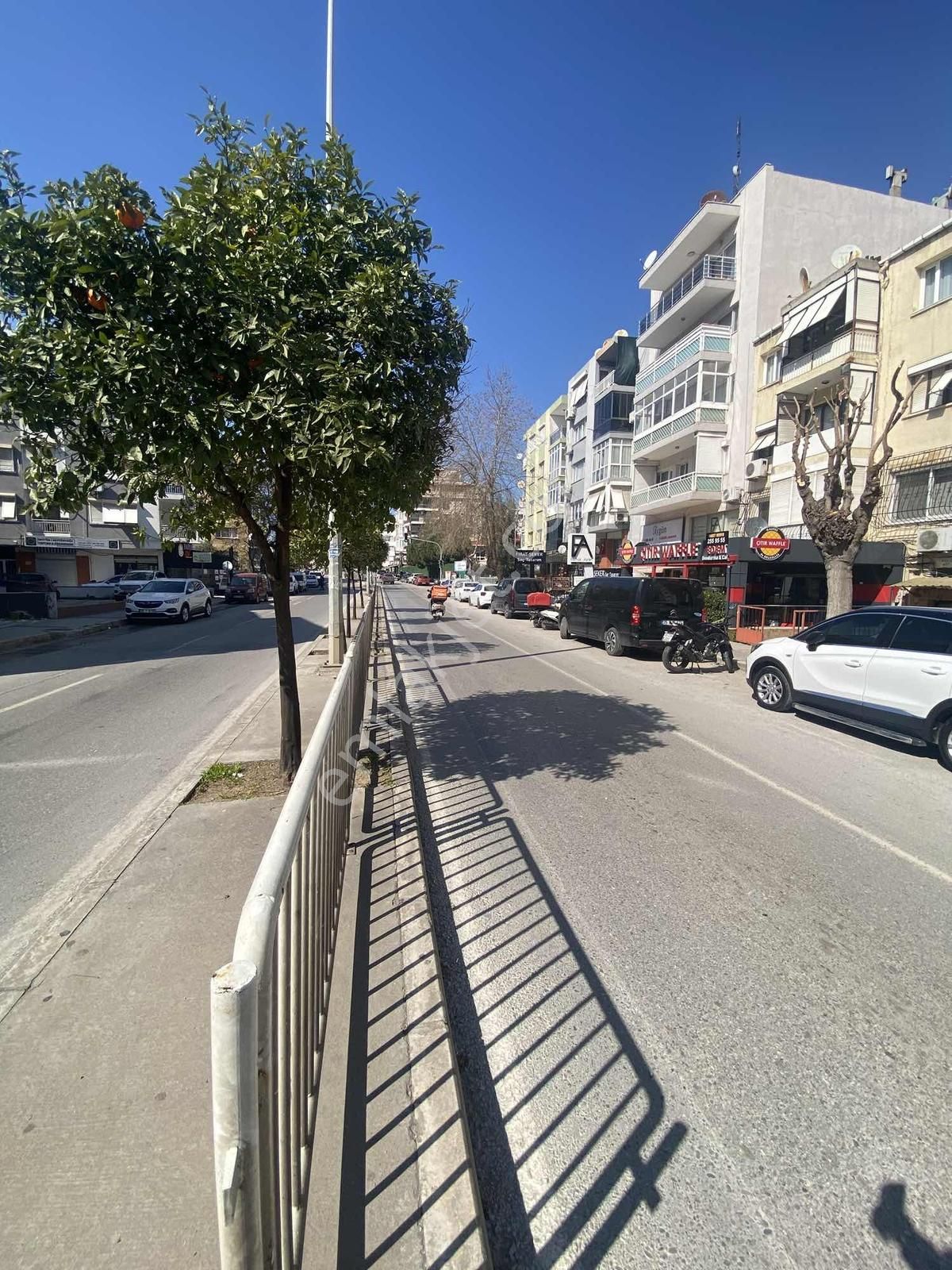 Akalindan Bahçeli Evlerde Ara Kat Geniş Ferah Masrafsız 2+1