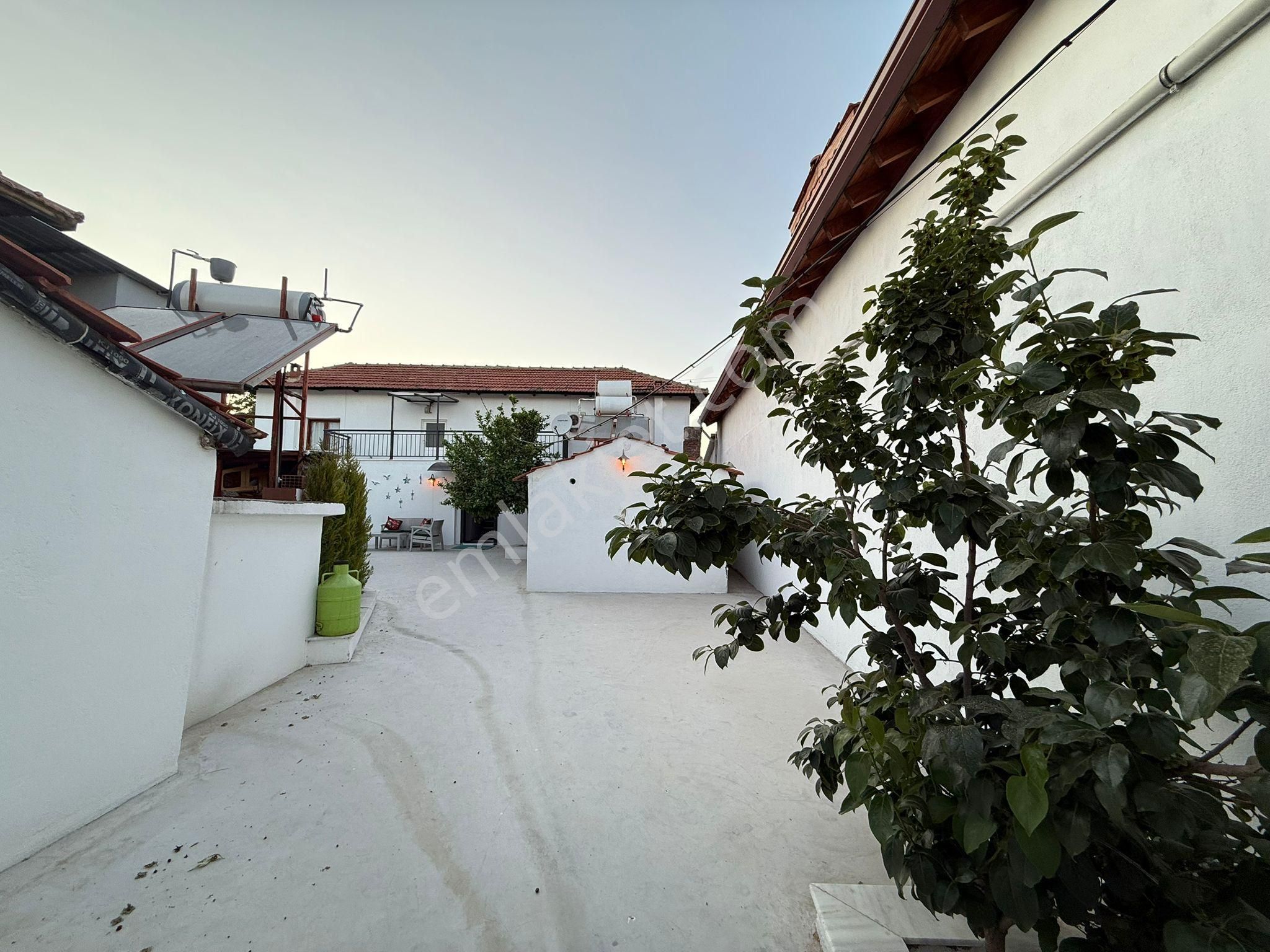 Germencik Mursallı Köyünde Satılık Bahçeli Masrafsız Müstakil Ev - Görsel 4