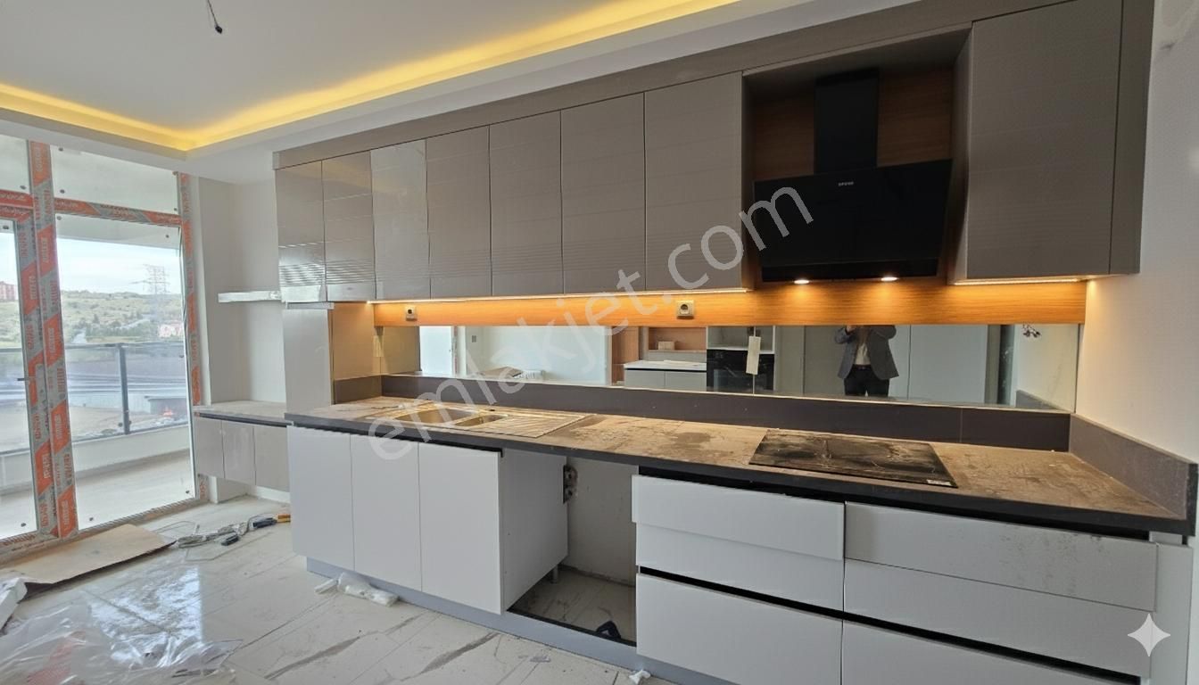 Törekent Mah. Serra Bulvar'da 10. Katta 3+1 Satılık Daire