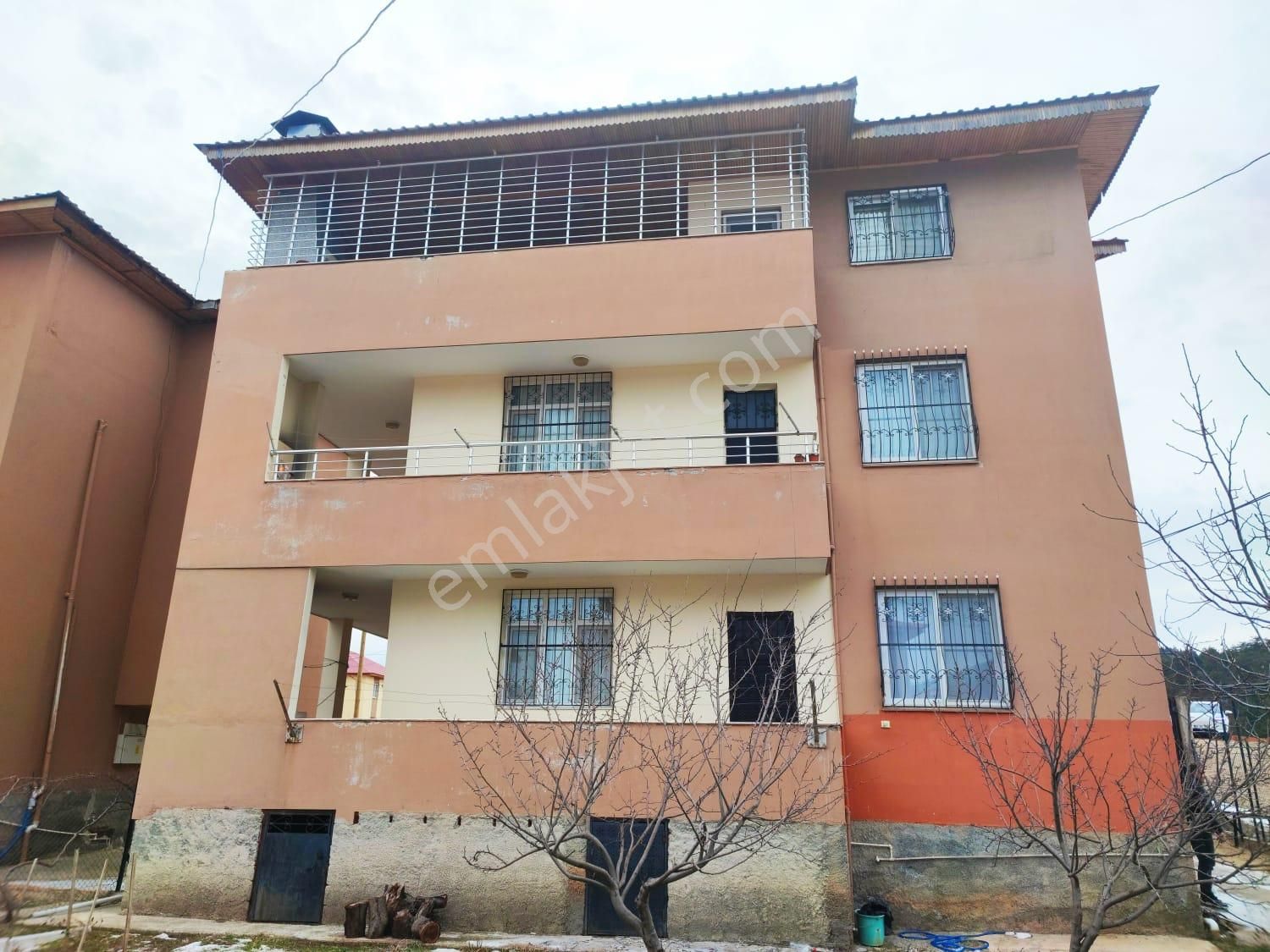 Kar Emlaktan Akçatekir Nohutlukta 386 M2 Arsa İçinde 3 Katlı 9+3 Satılık Bina