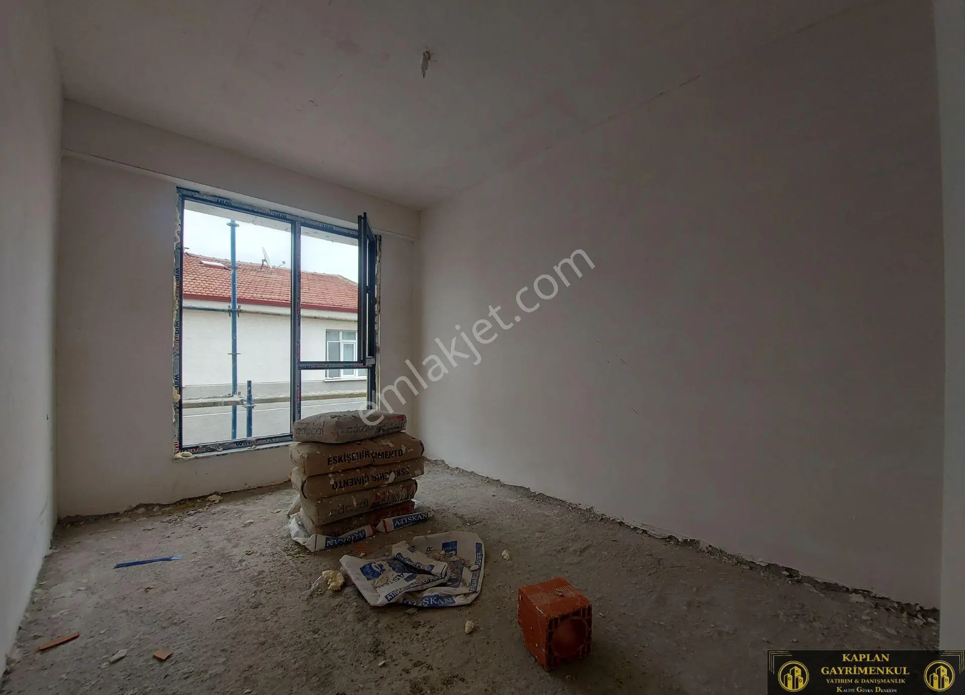 Kaplan Gayrimenkul’den Emek Mah Ali Fuat Güven Okulu Yakını 2+0 60 M² Satılık Daire