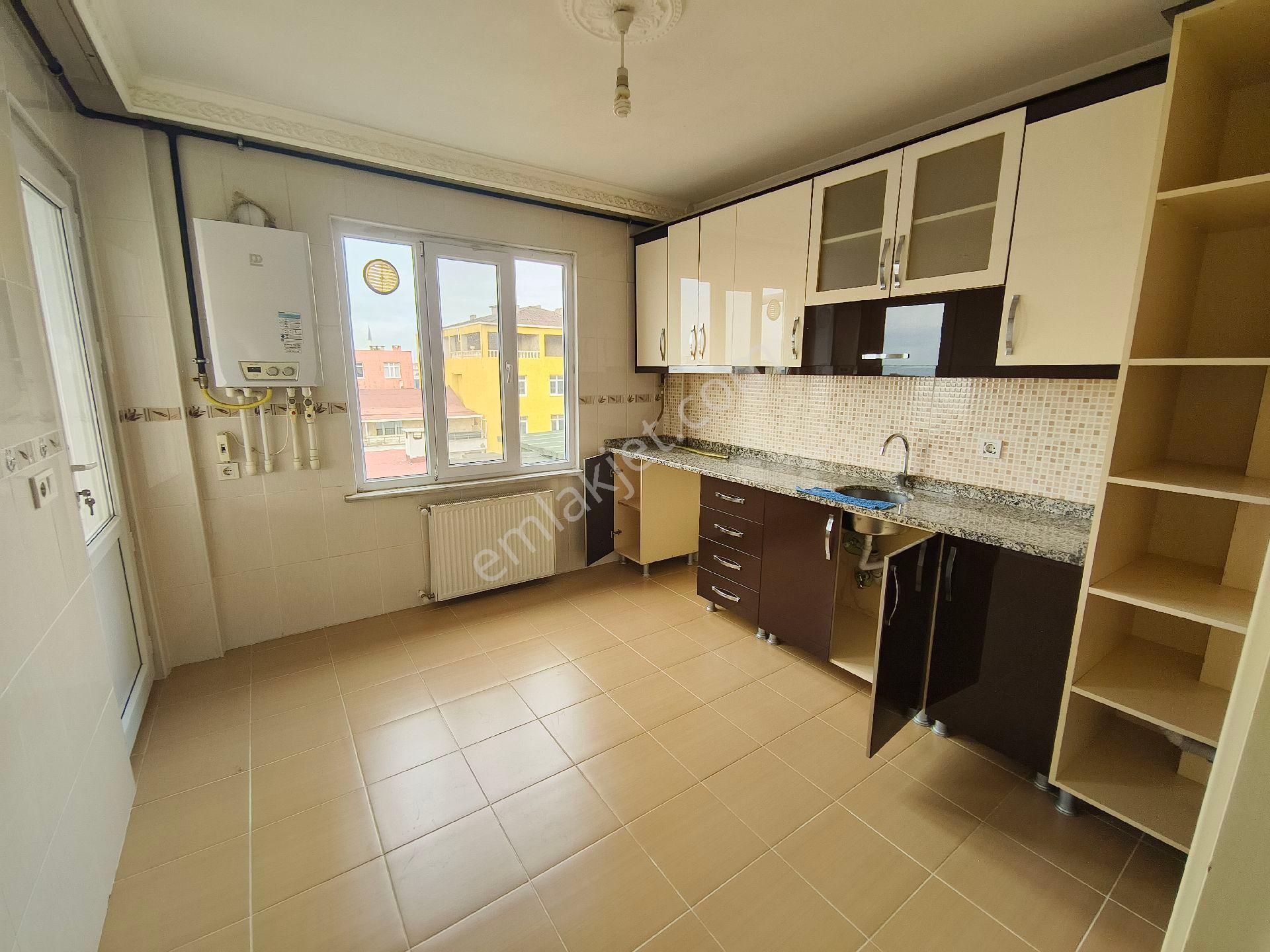 Güneyden Metroya 15 Dakika Yürüme 3+1.125 M2 Balkonlu Daire