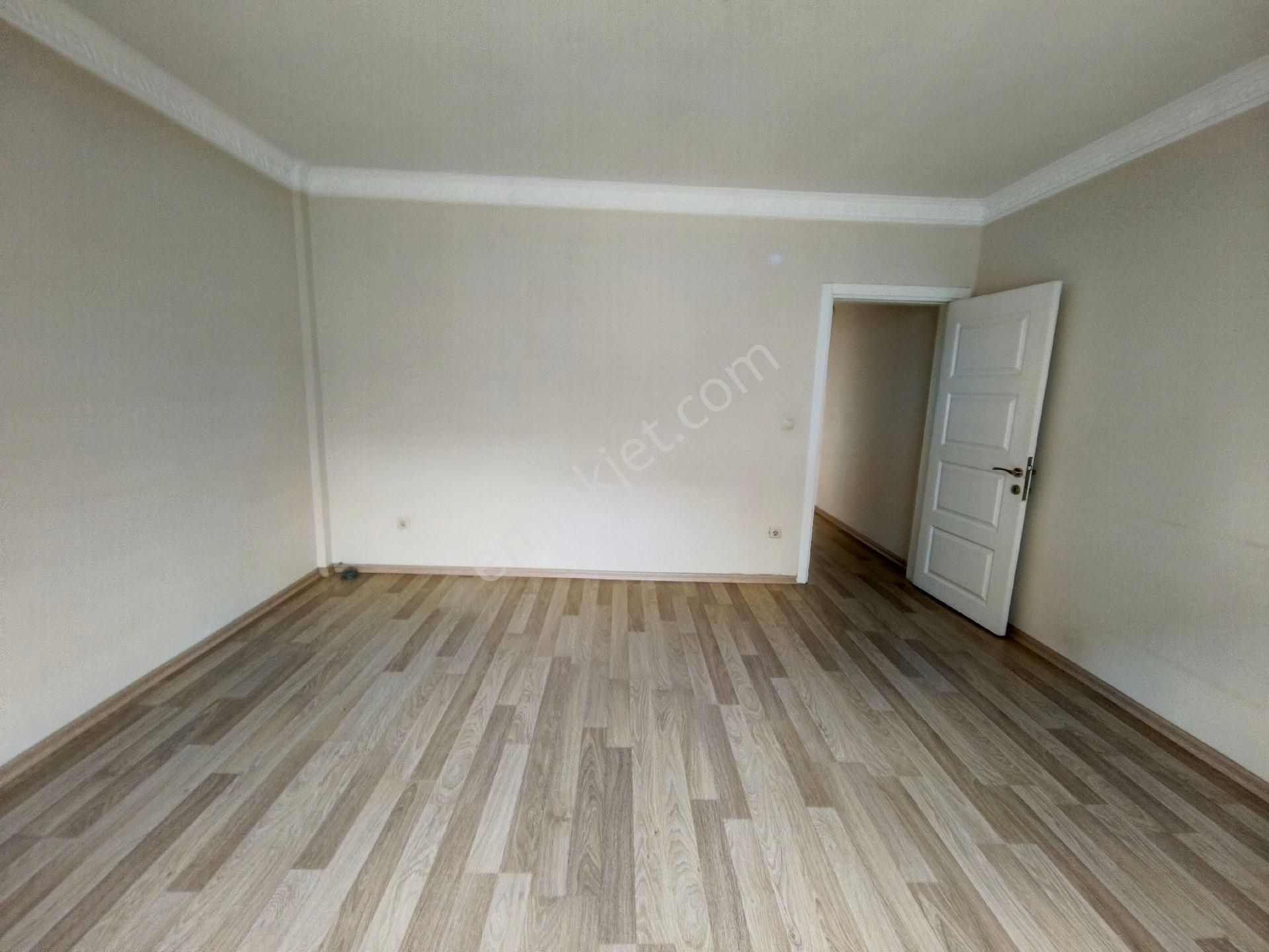 Güneyden Metroya 15 Dakika Yürüme 3+1.125 M2 Balkonlu Daire - Görsel 12