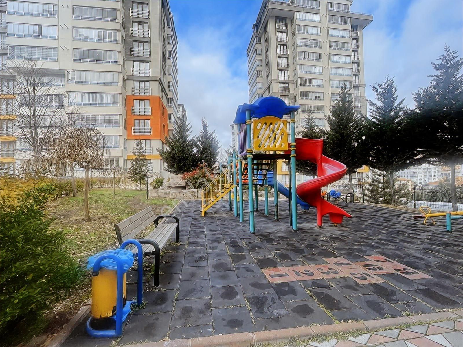 Modern İç Dekorasyon Ferah Kullanım Alanı Satılık Daire - Görsel 34