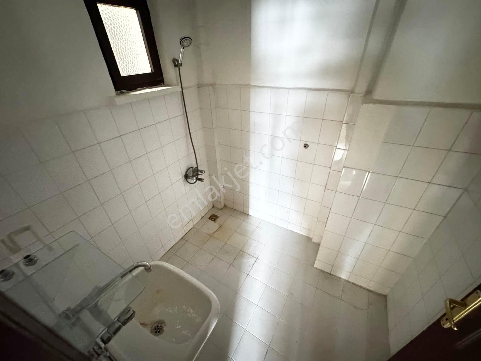 İncirli Tam Merkezde Orta Katta 3+1 Ön Cephe Geniş Balkonlu - Görsel 7