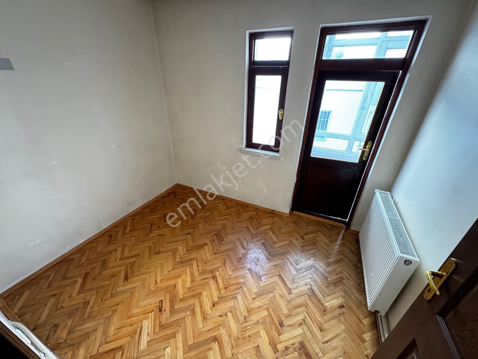 İncirli Tam Merkezde Orta Katta 3+1 Ön Cephe Geniş Balkonlu - Görsel 11