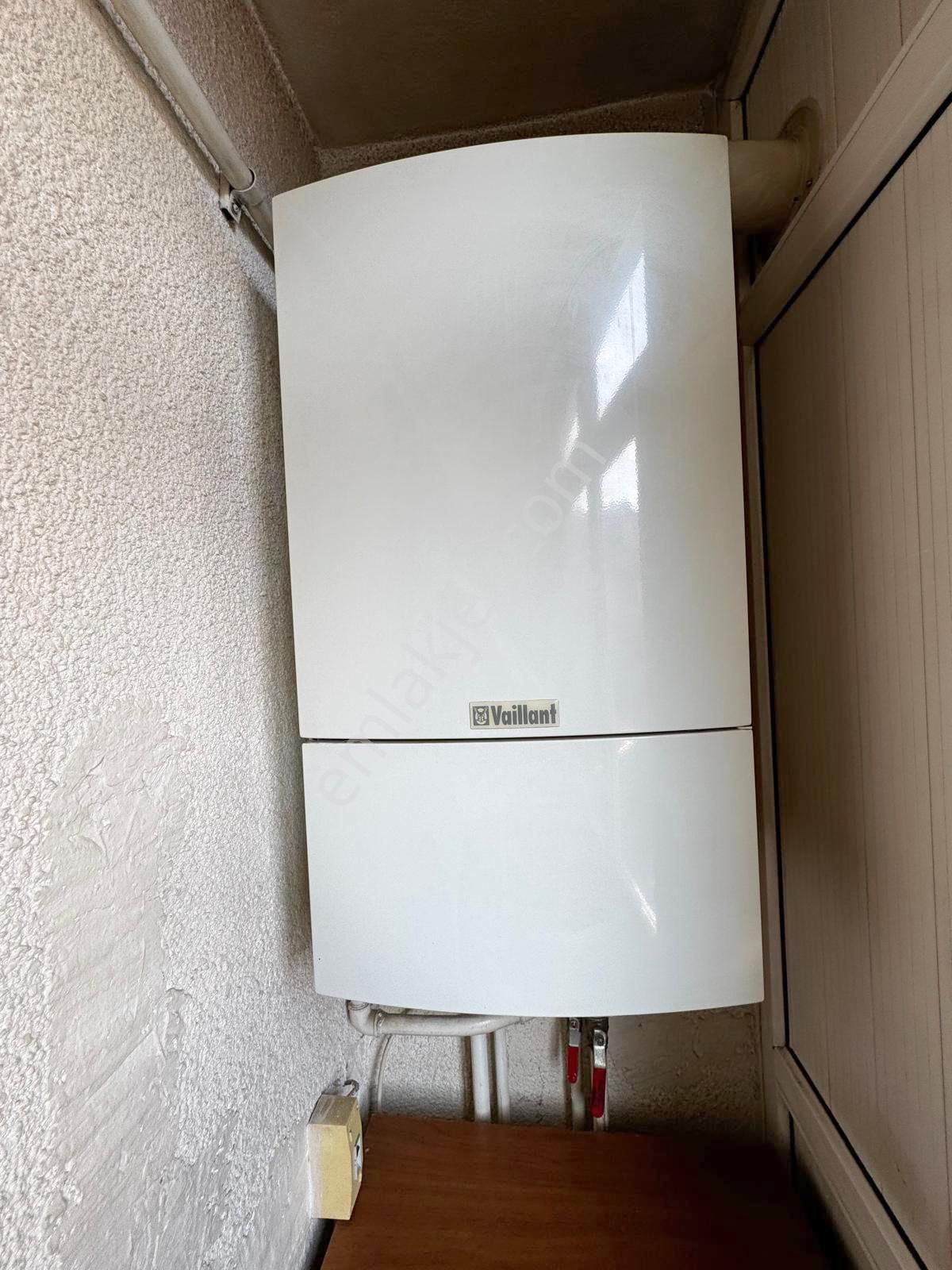 İncirli Tam Merkezde Orta Katta 3+1 Ön Cephe Geniş Balkonlu - Görsel 3