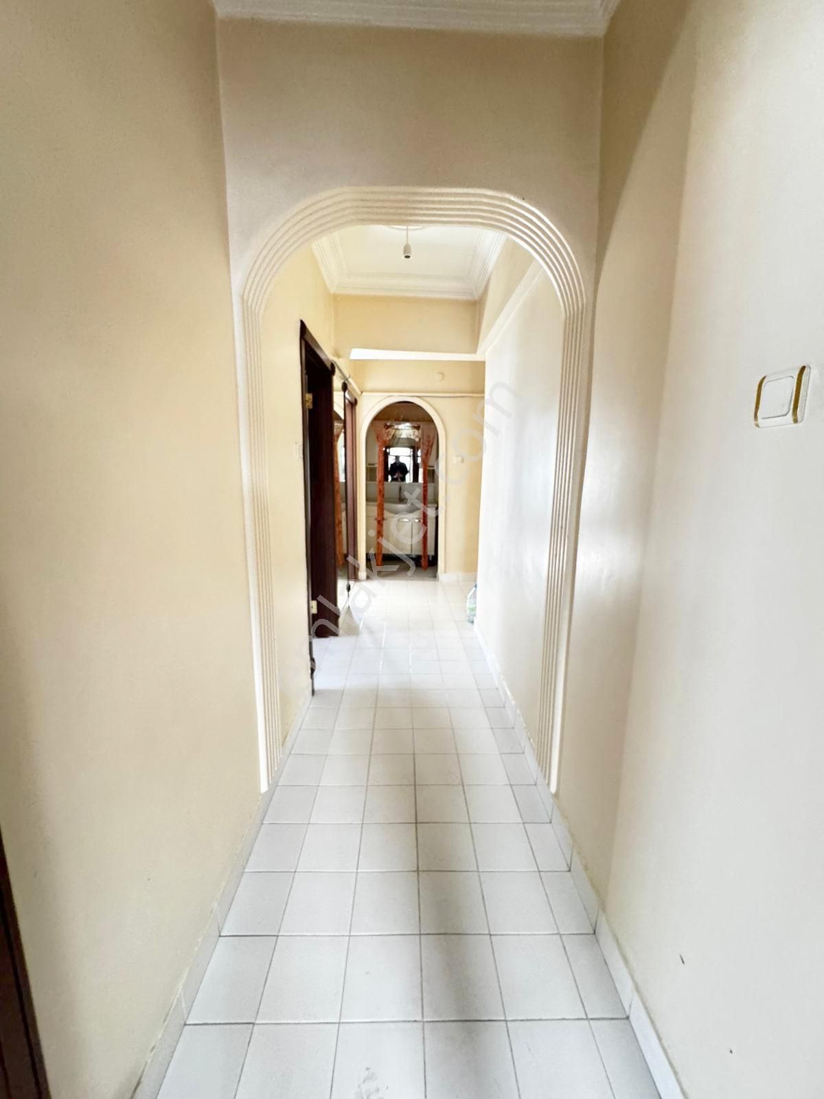 İncirli Tam Merkezde Orta Katta 3+1 Ön Cephe Geniş Balkonlu - Görsel 29