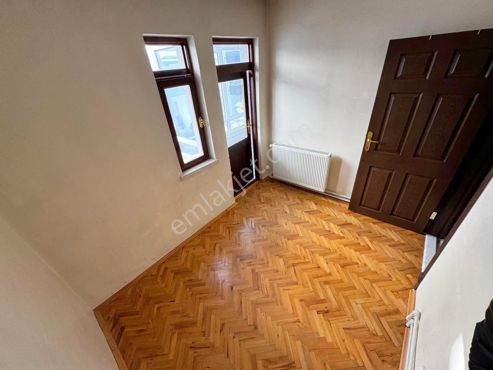 İncirli Tam Merkezde Orta Katta 3+1 Ön Cephe Geniş Balkonlu - Görsel 12