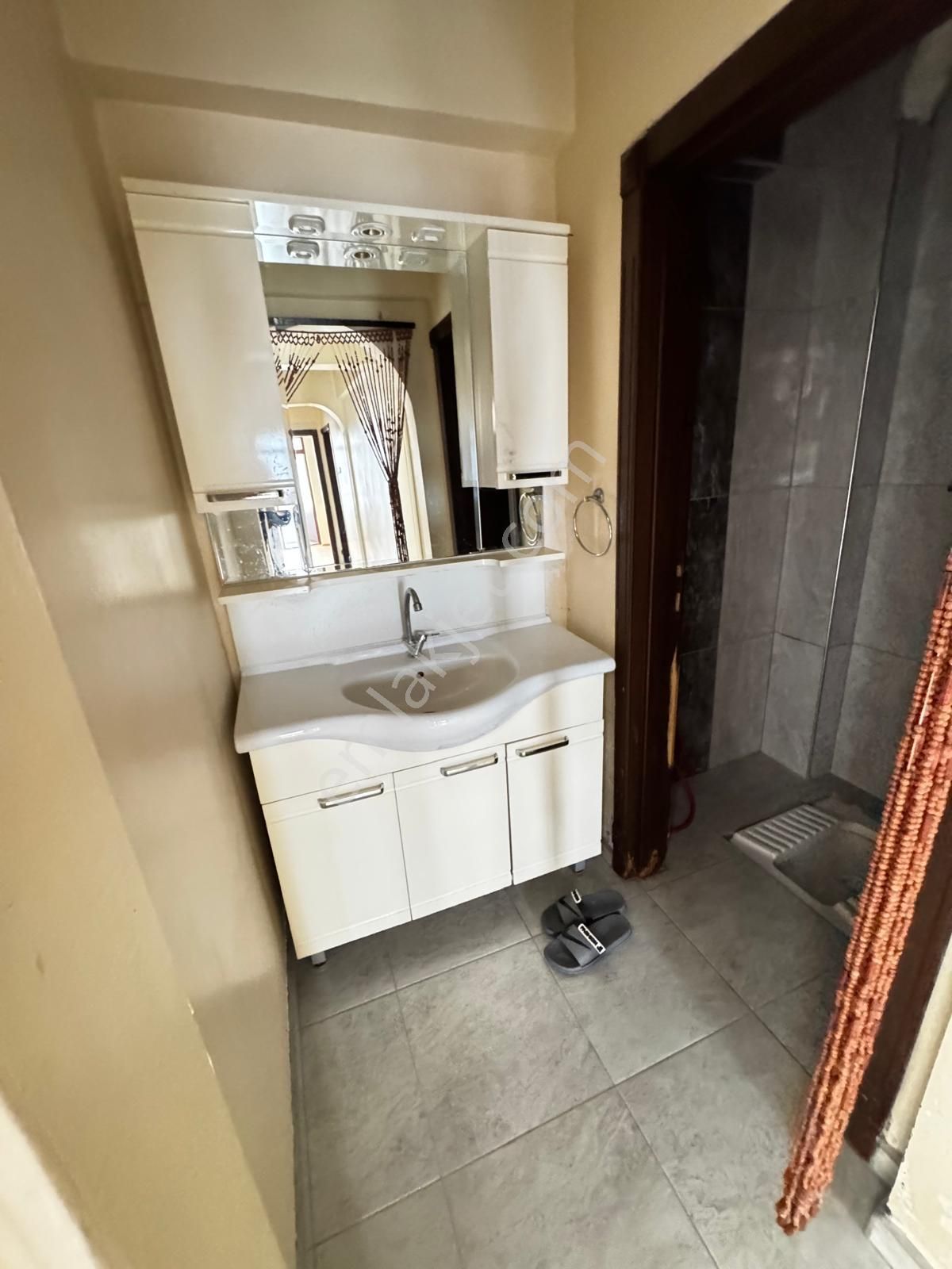 İncirli Tam Merkezde Orta Katta 3+1 Ön Cephe Geniş Balkonlu - Görsel 30