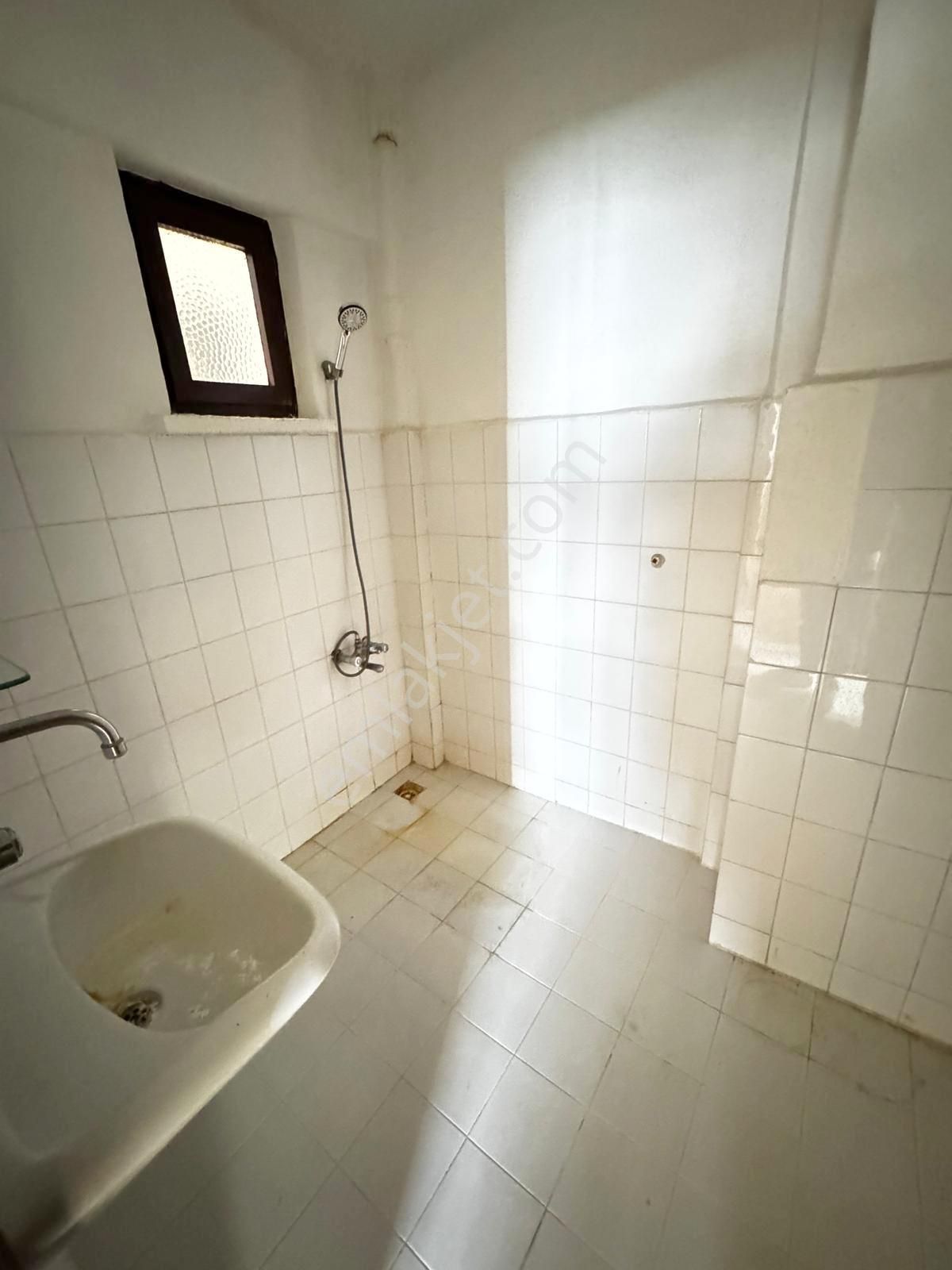 İncirli Tam Merkezde Orta Katta 3+1 Ön Cephe Geniş Balkonlu - Görsel 6