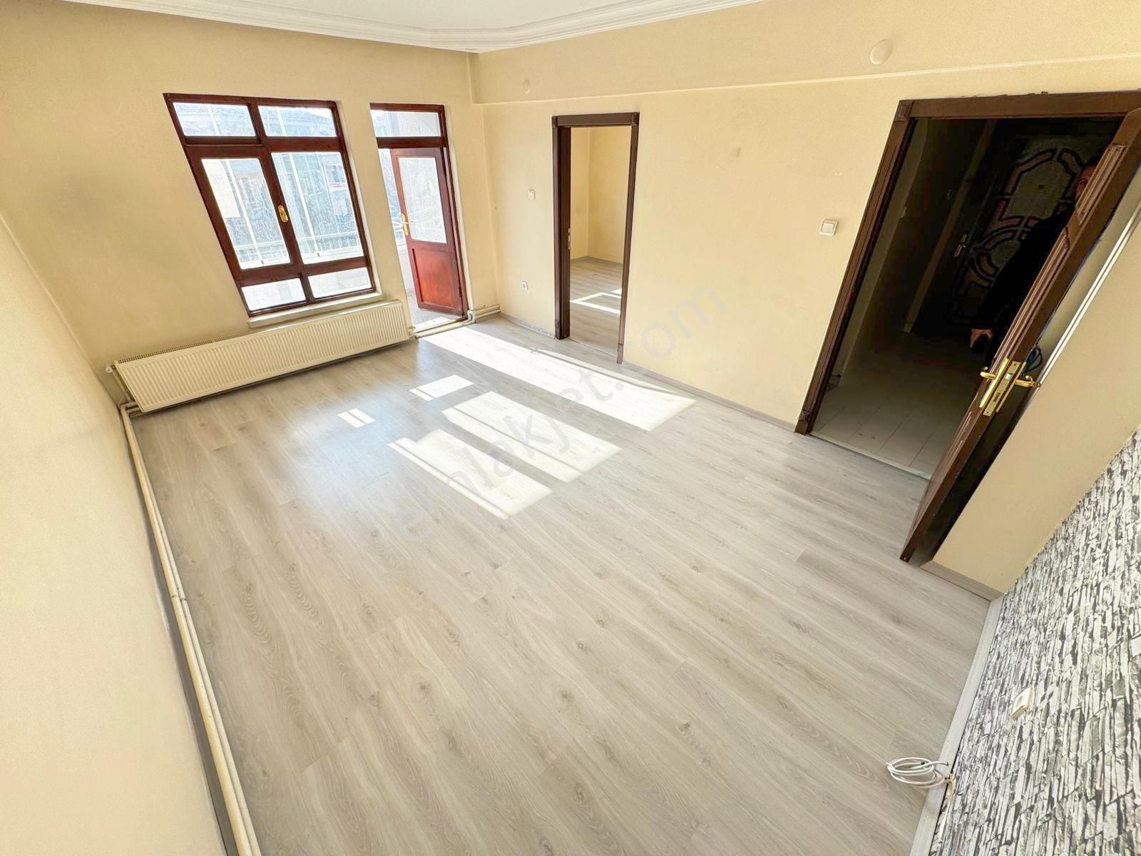 İncirli Tam Merkezde Orta Katta 3+1 Ön Cephe Geniş Balkonlu - Görsel 17