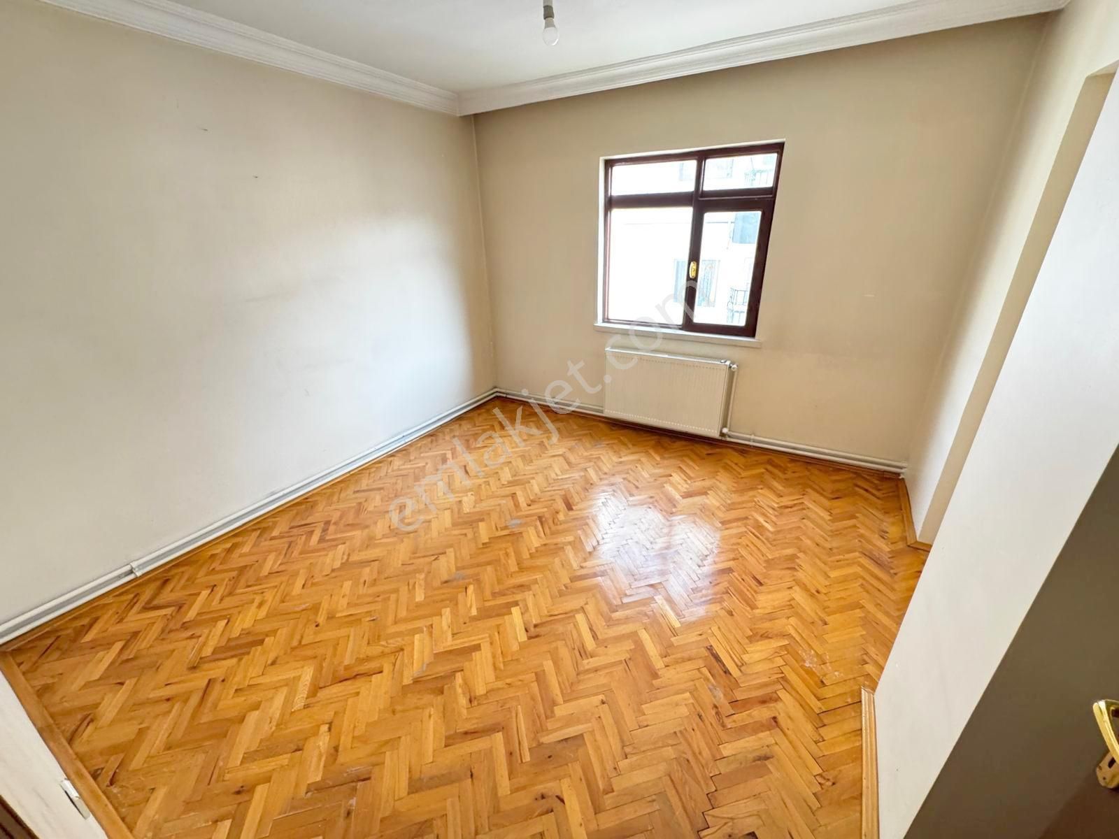 İncirli Tam Merkezde Orta Katta 3+1 Ön Cephe Geniş Balkonlu - Görsel 8