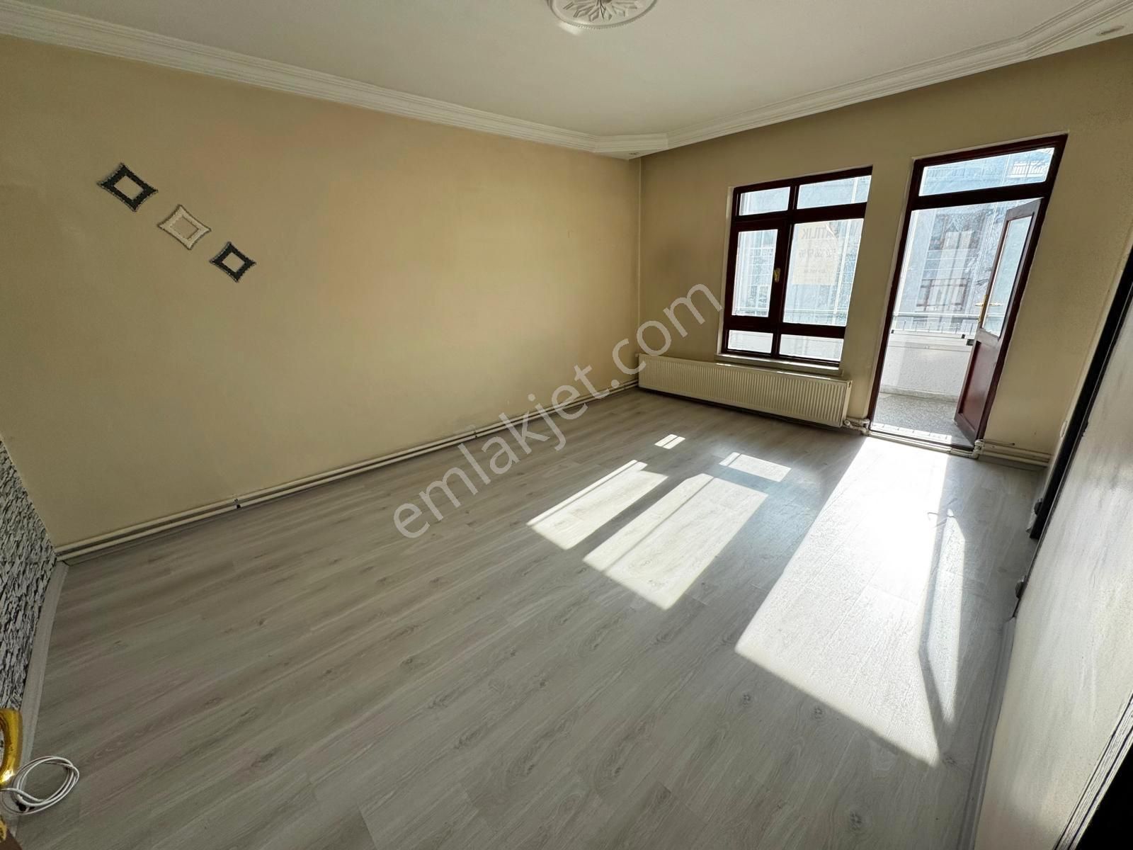 İncirli Tam Merkezde Orta Katta 3+1 Ön Cephe Geniş Balkonlu - Görsel 16