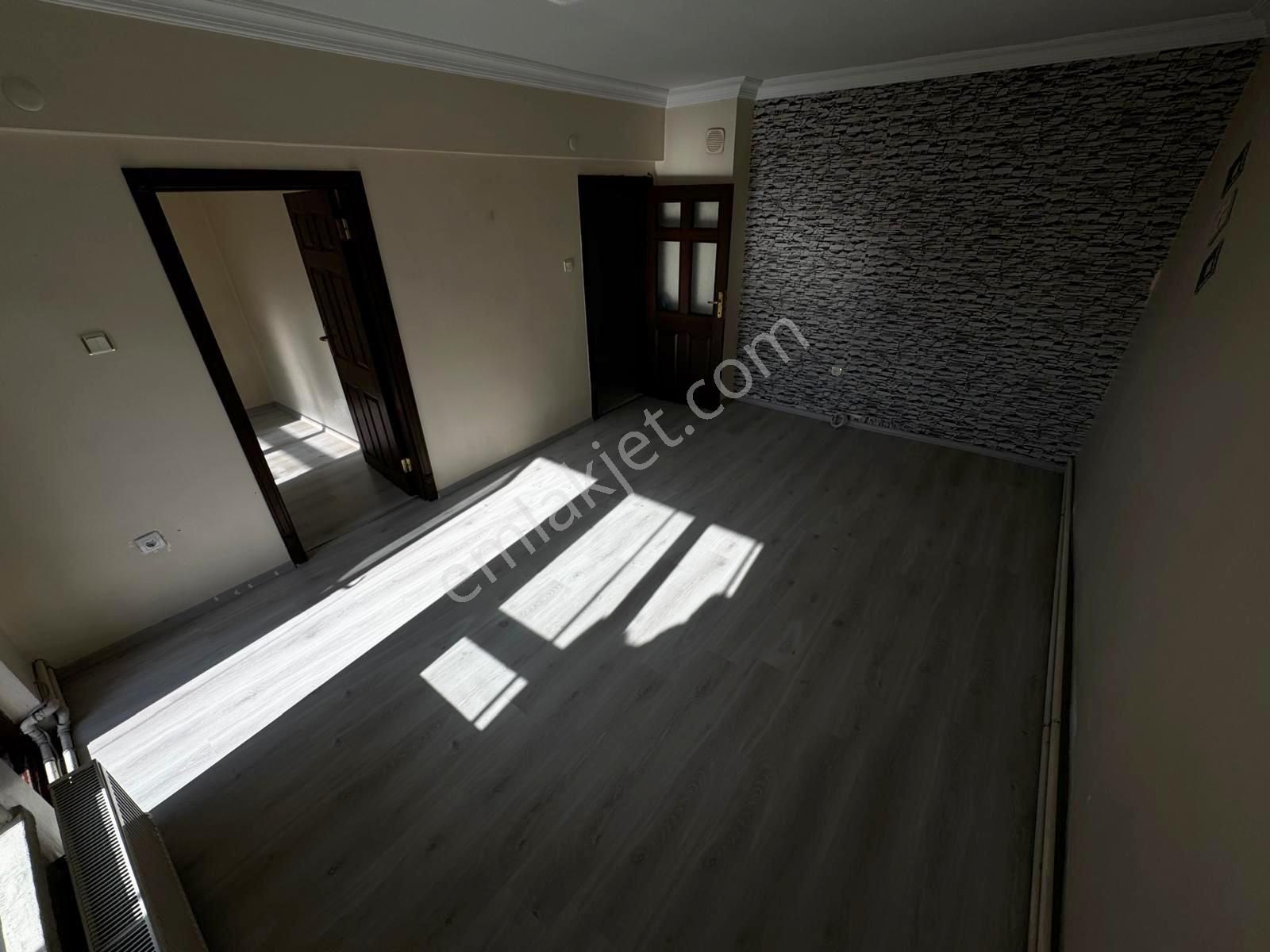 İncirli Tam Merkezde Orta Katta 3+1 Ön Cephe Geniş Balkonlu - Görsel 20