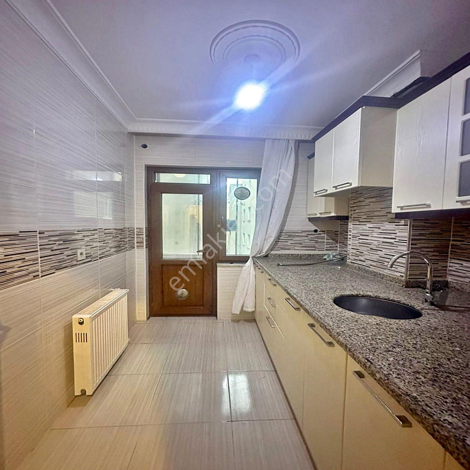 Talatpaşa Mahallesinde Satılık 2+1 Balkonlu Ara Kat Daire