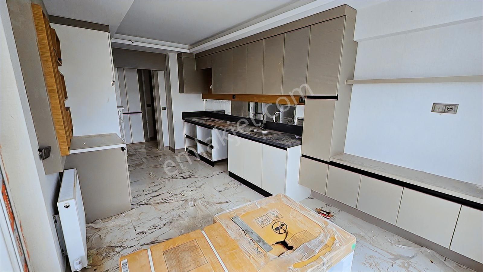 Törekent Mah. Serra Bulvar'da 8. Katta Kilerli 3+1 Satılık Daire - Görsel 5