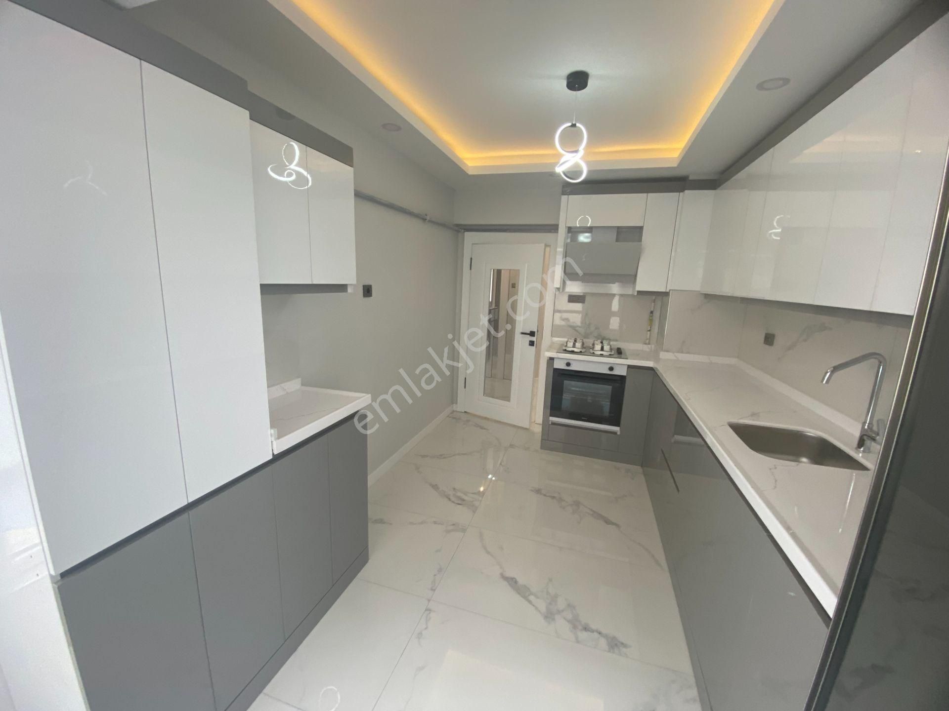 Umut 19 Dan Elvan Mah. Geniş Lüks Yapılı 3+1 Satılık Daire! - Görsel 3