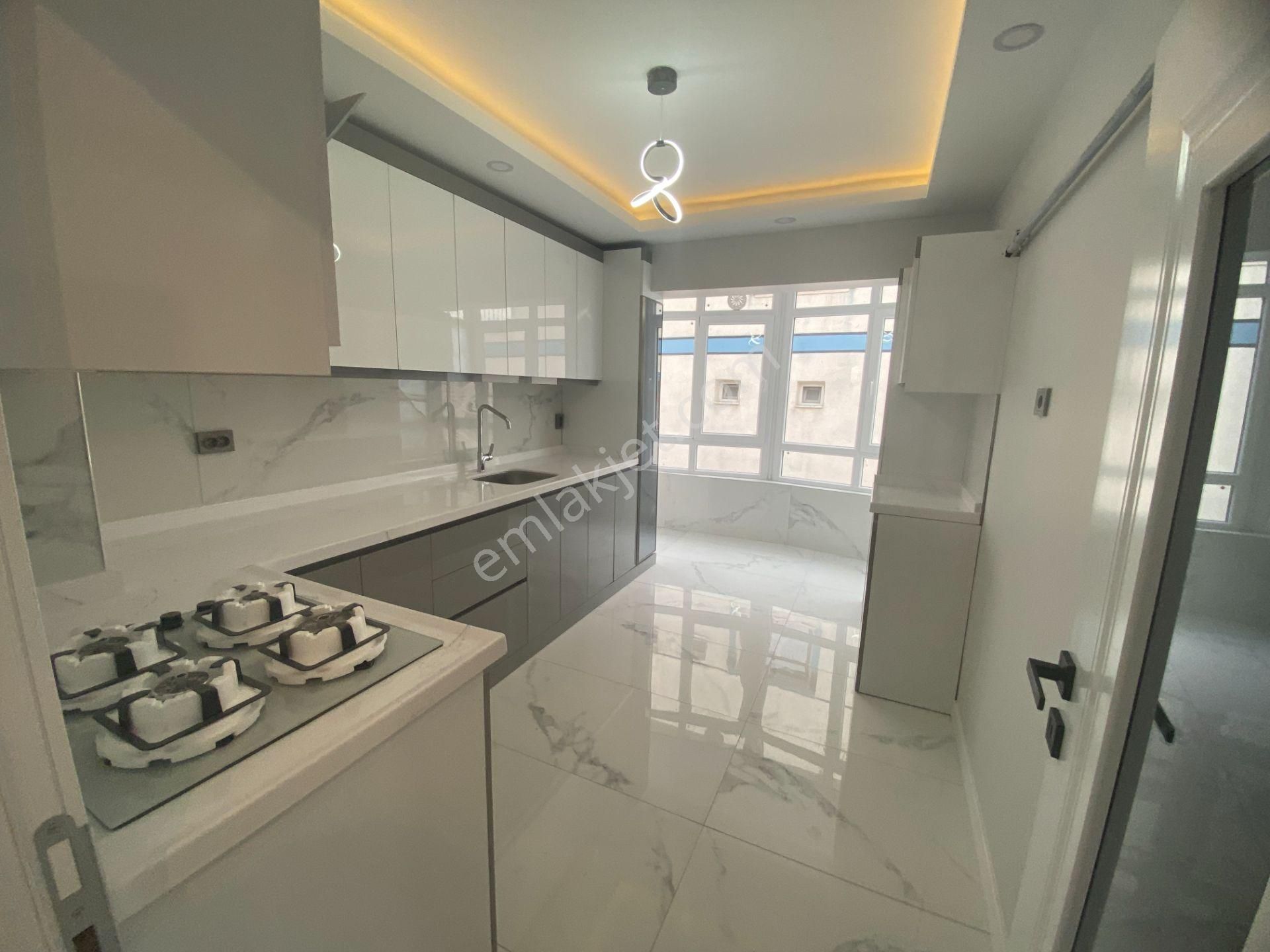 Umut 19 Dan Elvan Mah. Geniş Lüks Yapılı 3+1 Satılık Daire!