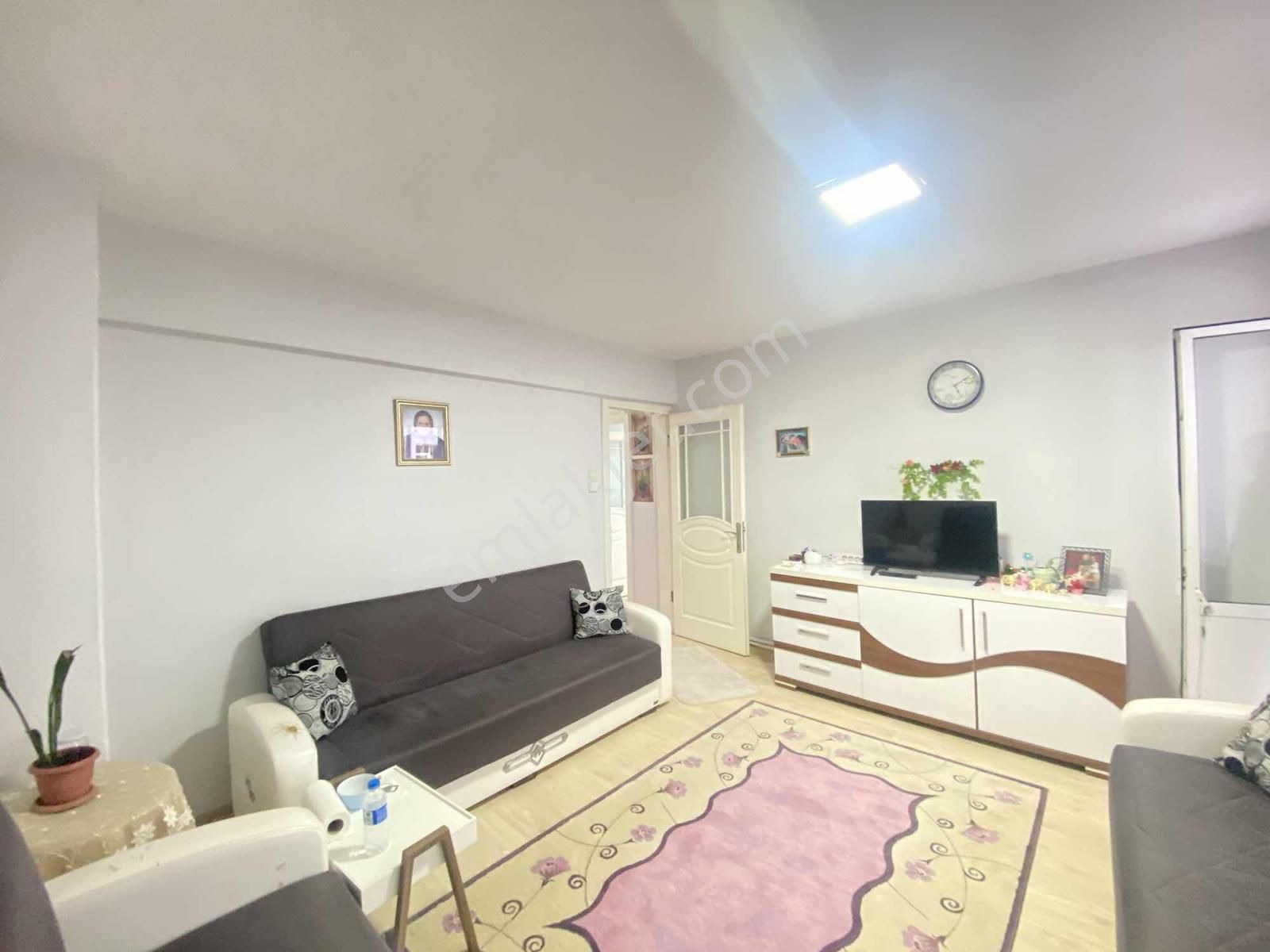 Akalın'dan Metro Yakını 3+1 Doğalgazlı Geniş K.mutfak Balkonlu