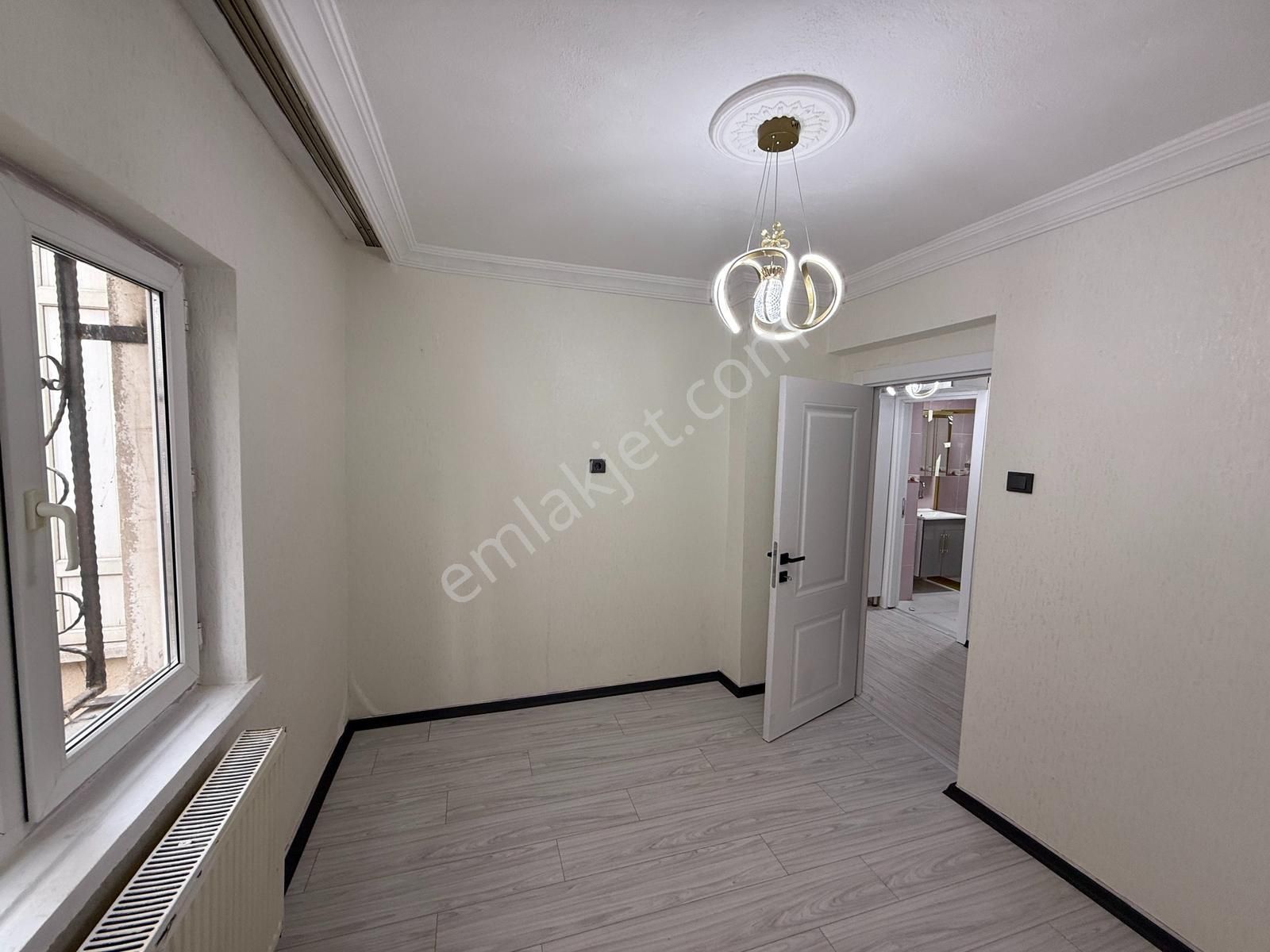 Gülbaba Cadde Üzerinde Orta Kat Ön Cephe Masrafsız 3+1 Satılık - Görsel 7