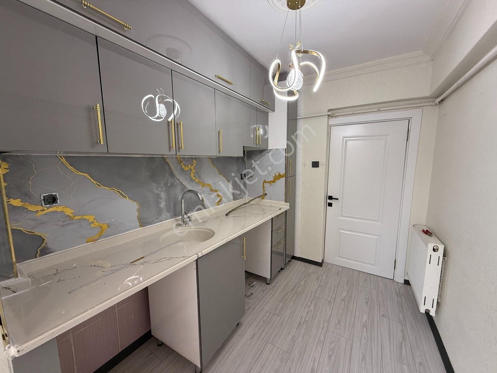 Gülbaba Cadde Üzerinde Orta Kat Ön Cephe Masrafsız 3+1 Satılık - Görsel 8