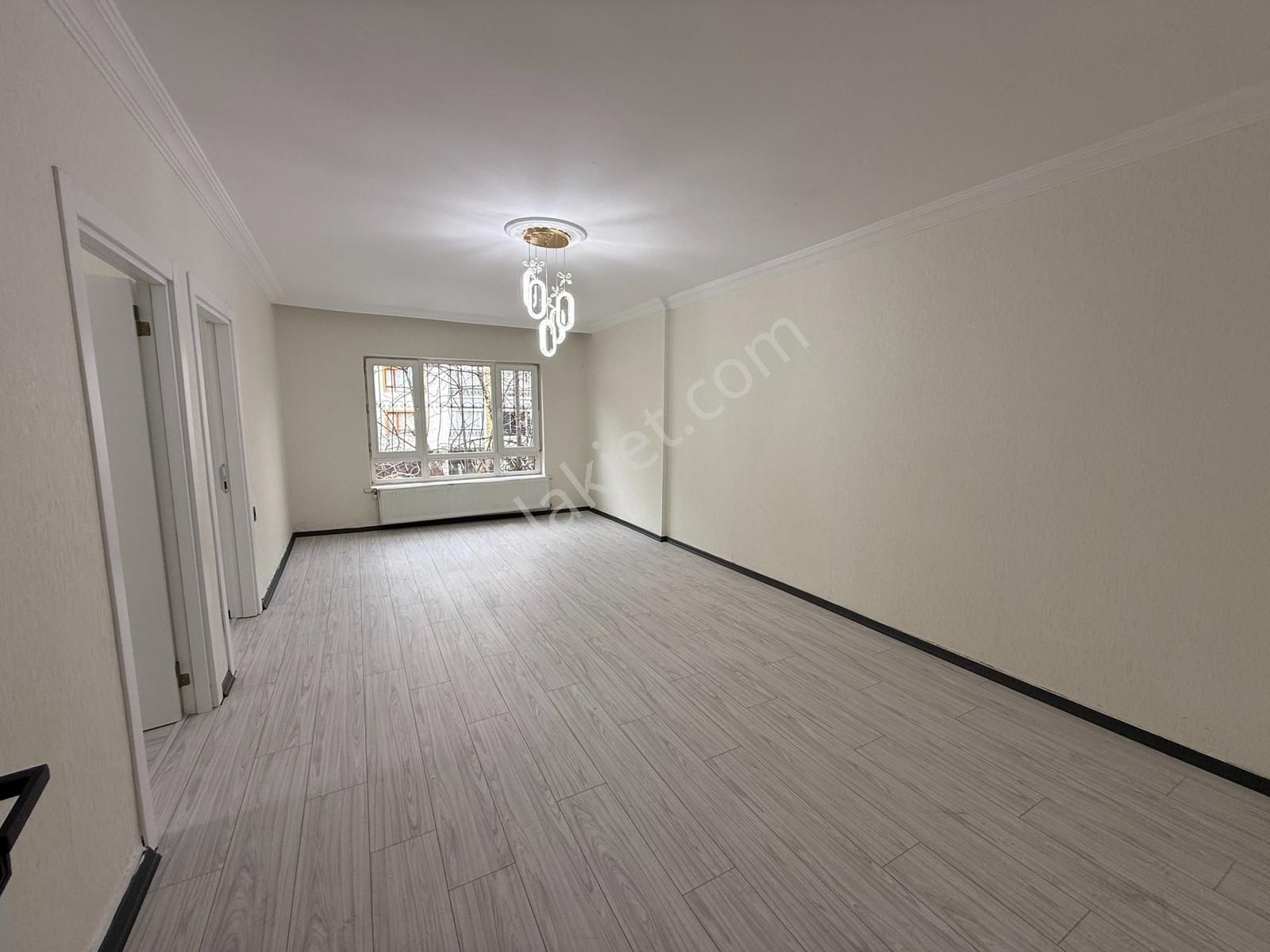 Gülbaba Cadde Üzerinde Orta Kat Ön Cephe Masrafsız 3+1 Satılık