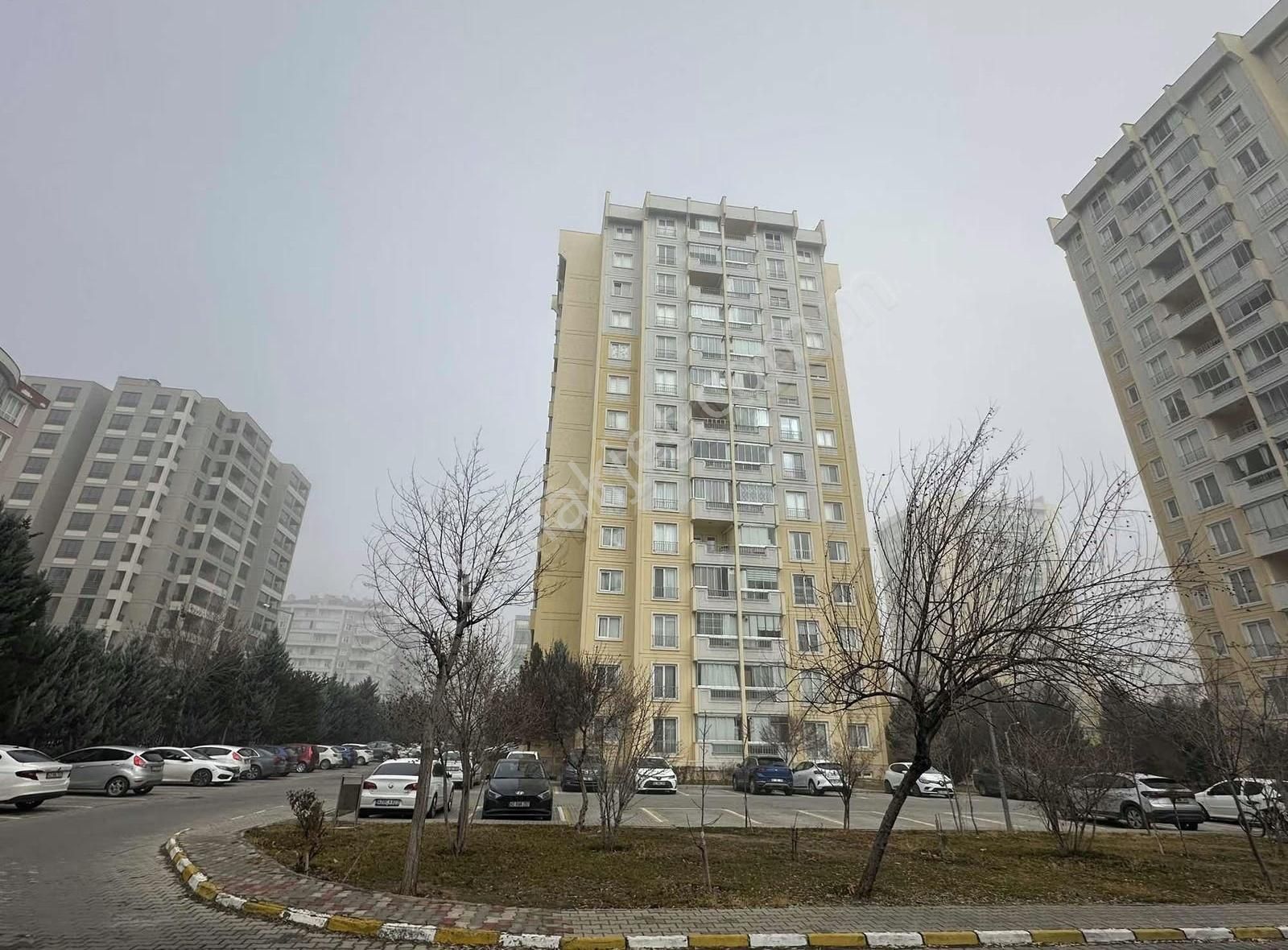 Yazır Mahallesinde Defne Sitesinde 3+1 Arakat Satılık Daire